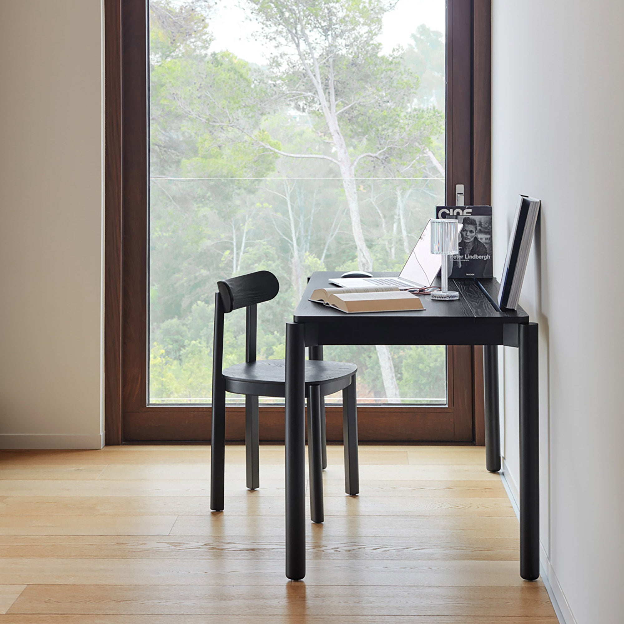 Desk Atlas Black