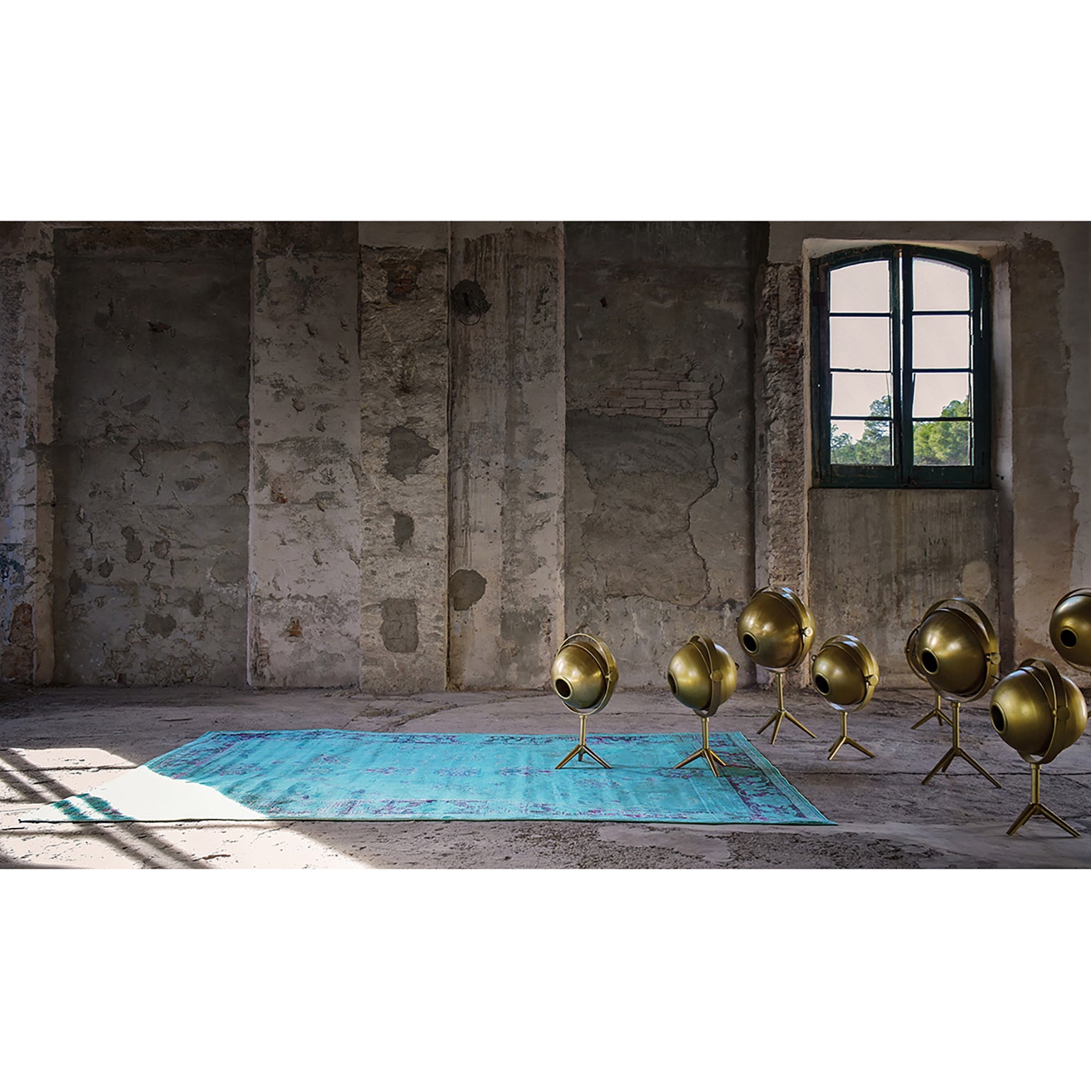 BARZY TABLE LAMP