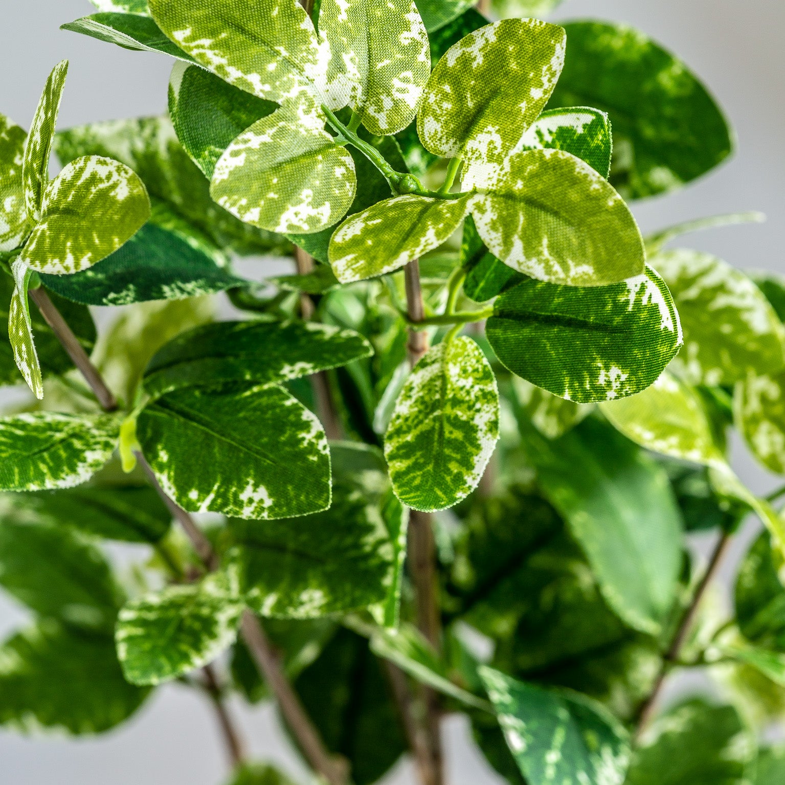 Artificial Green Leaf Plant – Classic Nordic Style