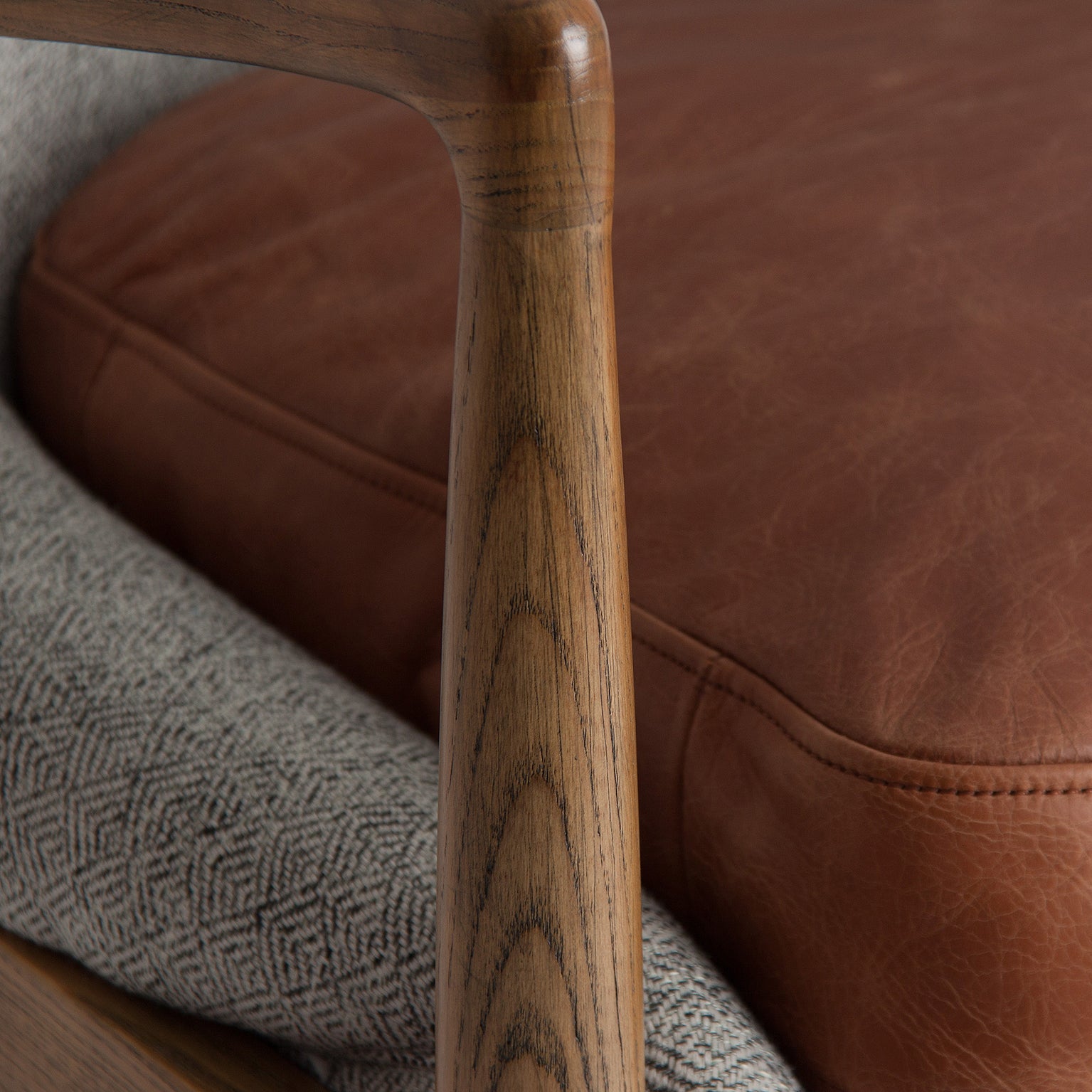 ELATI ARMCHAIR
