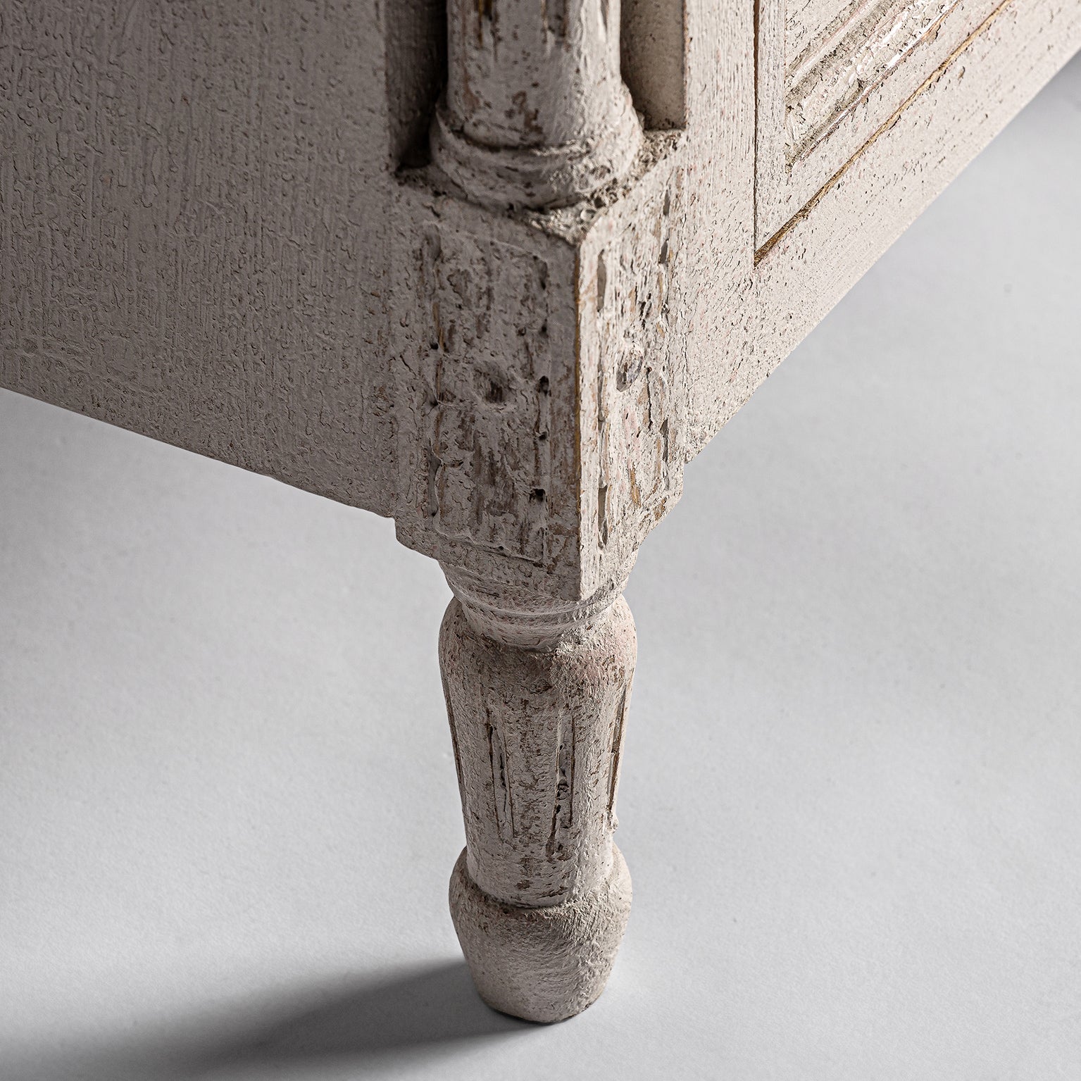 Pisek Mango Wood Bedside Table - Provençal Style