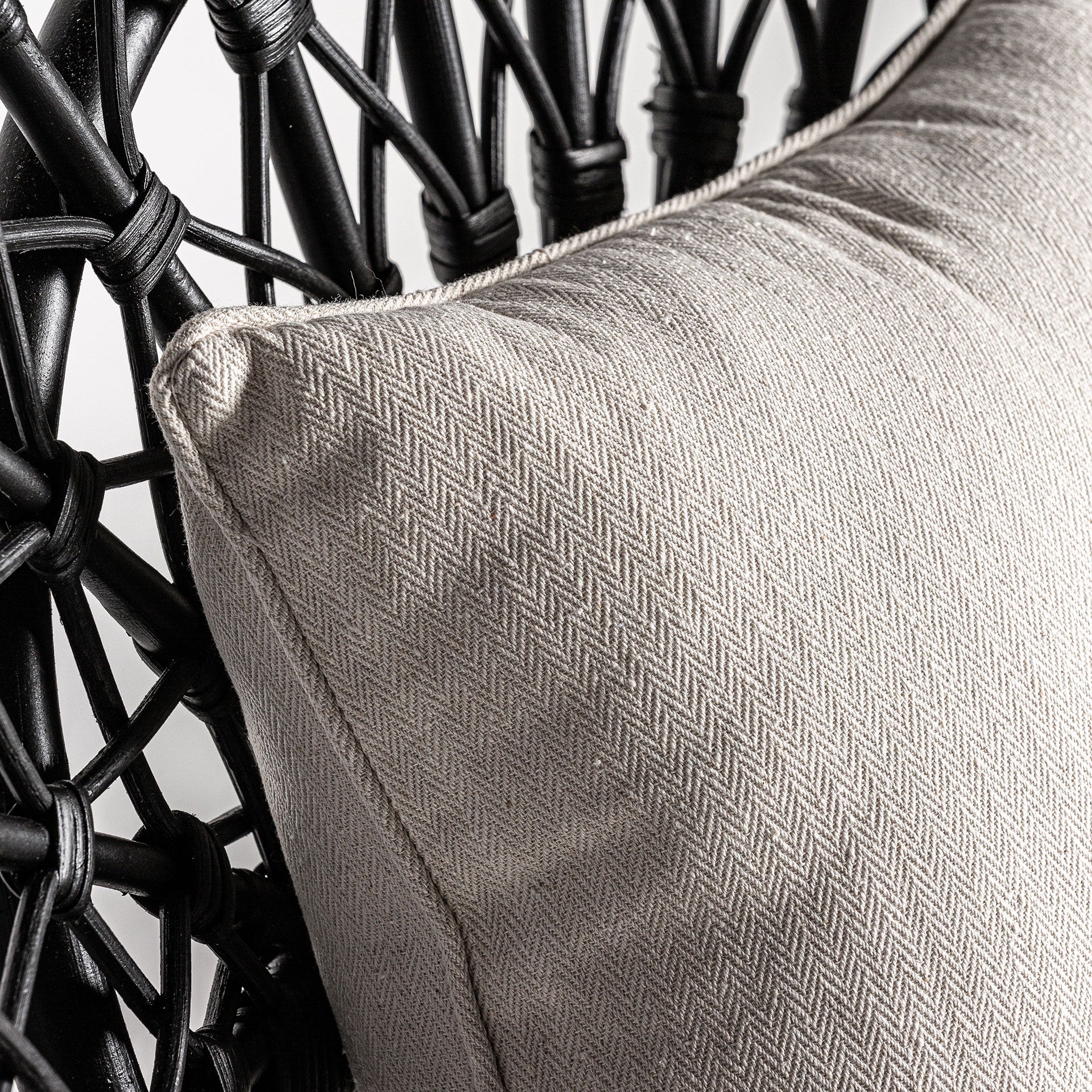 NULVI ARMCHAIR