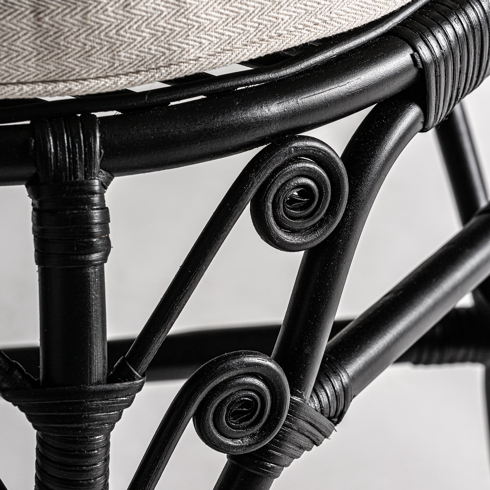 NULVI ARMCHAIR