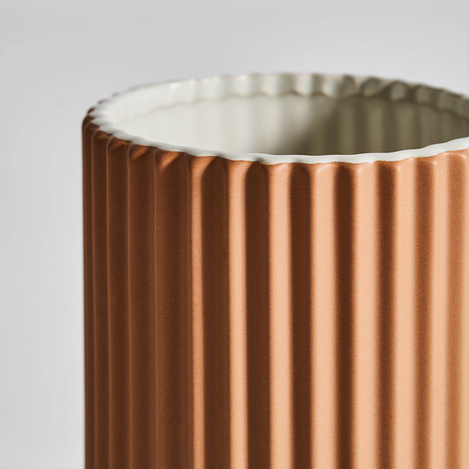 PLISSÉ STONE VASE