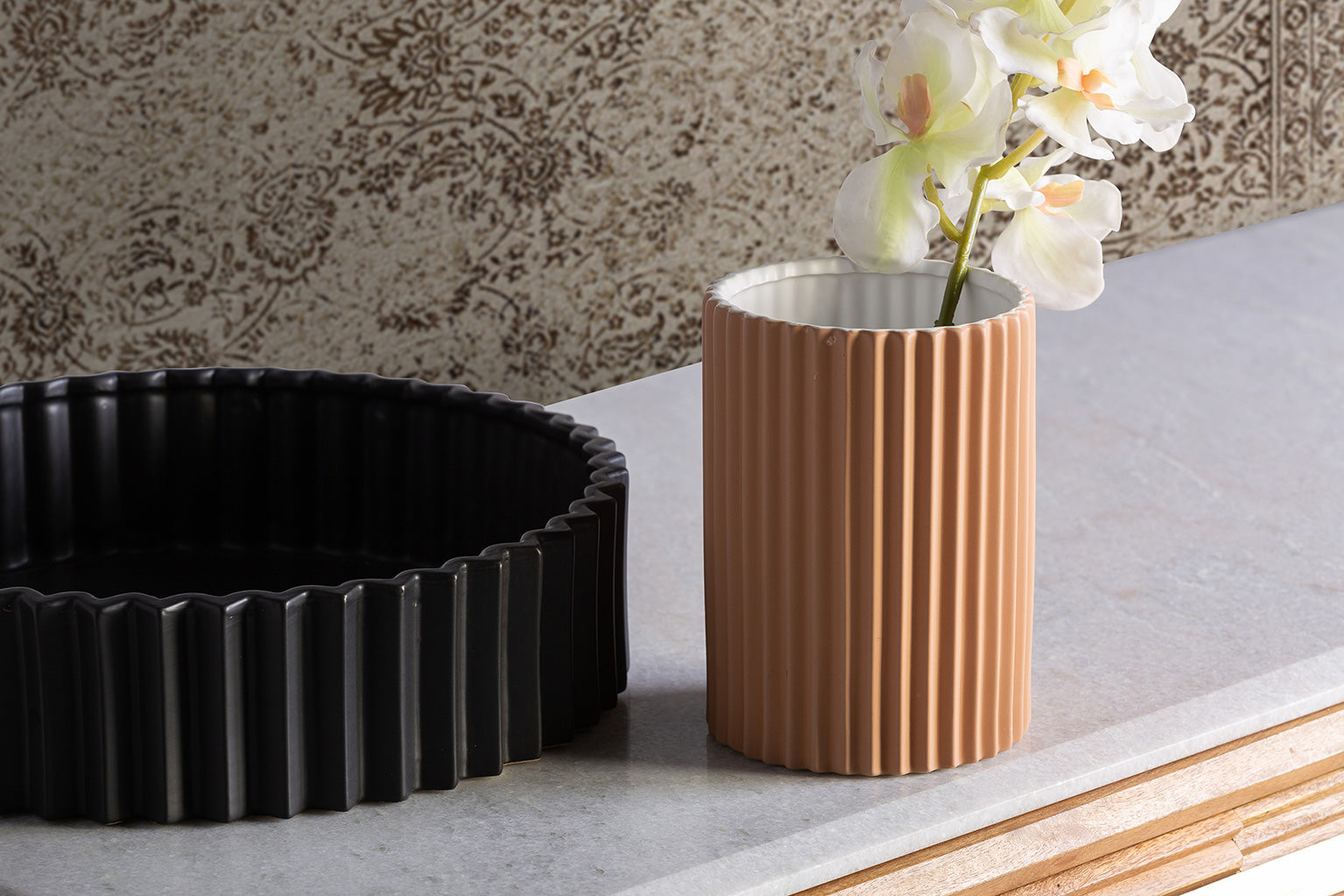 PLISSÉ STONE VASE