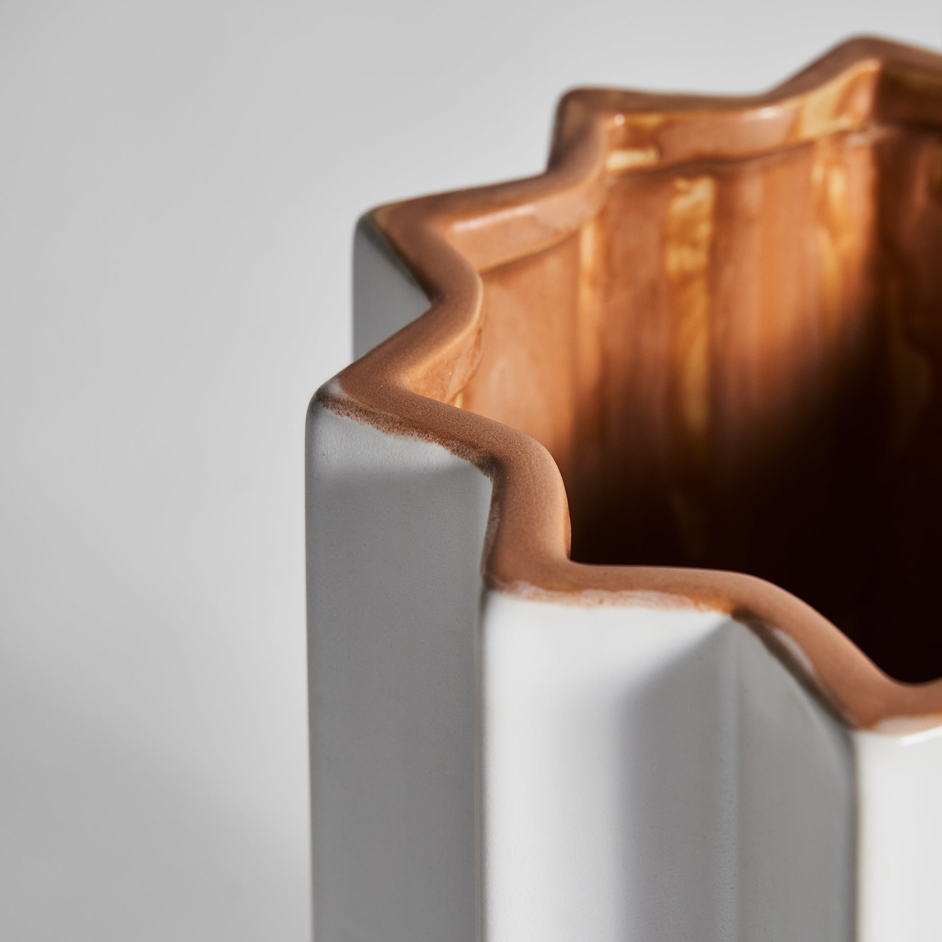 PLISSÉ STONE VASE
