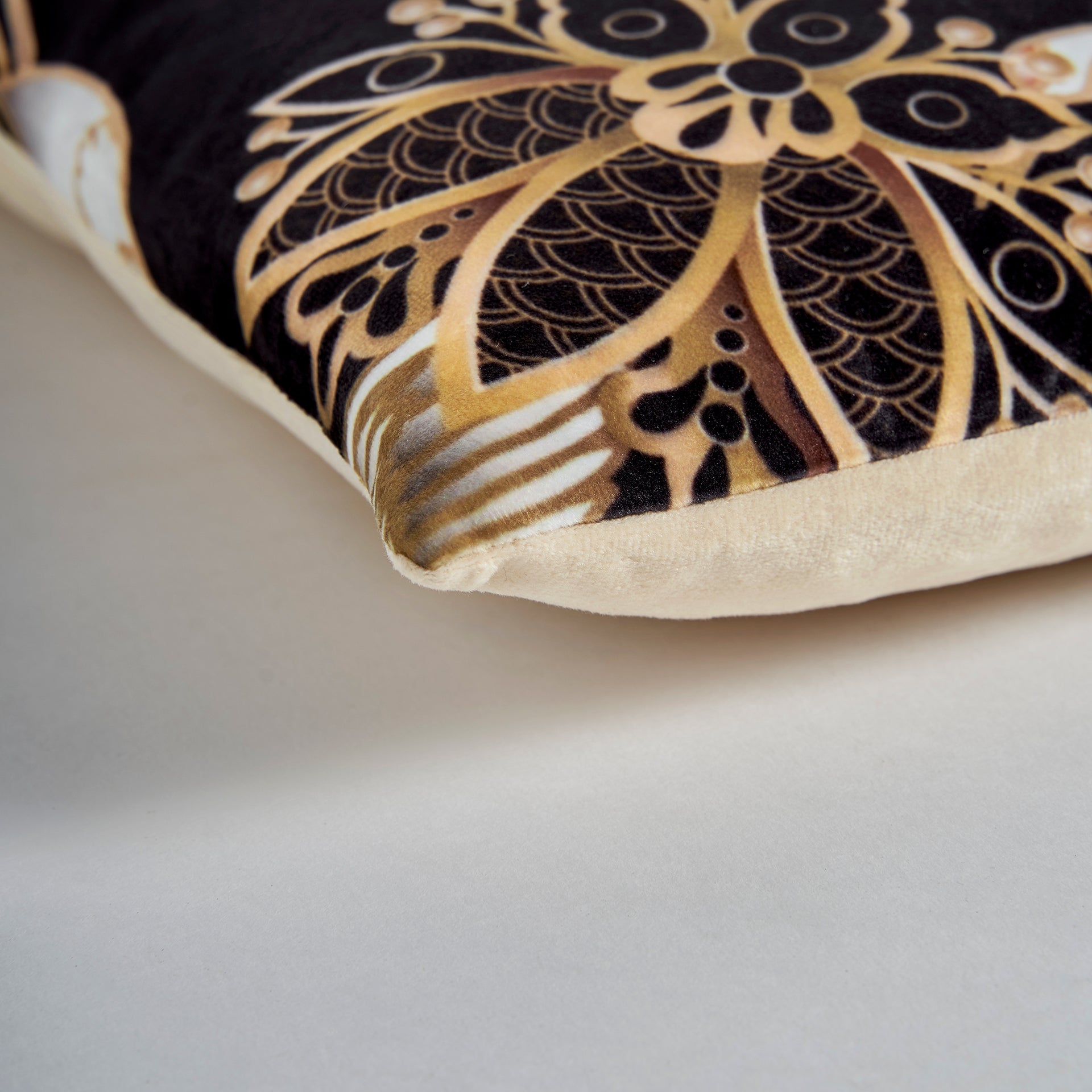 ACHLYS CUSHION