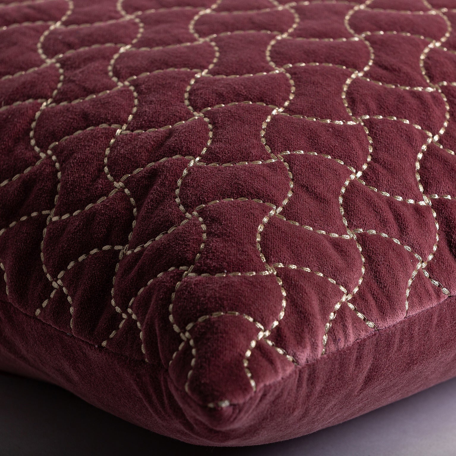 LIS CUSHION