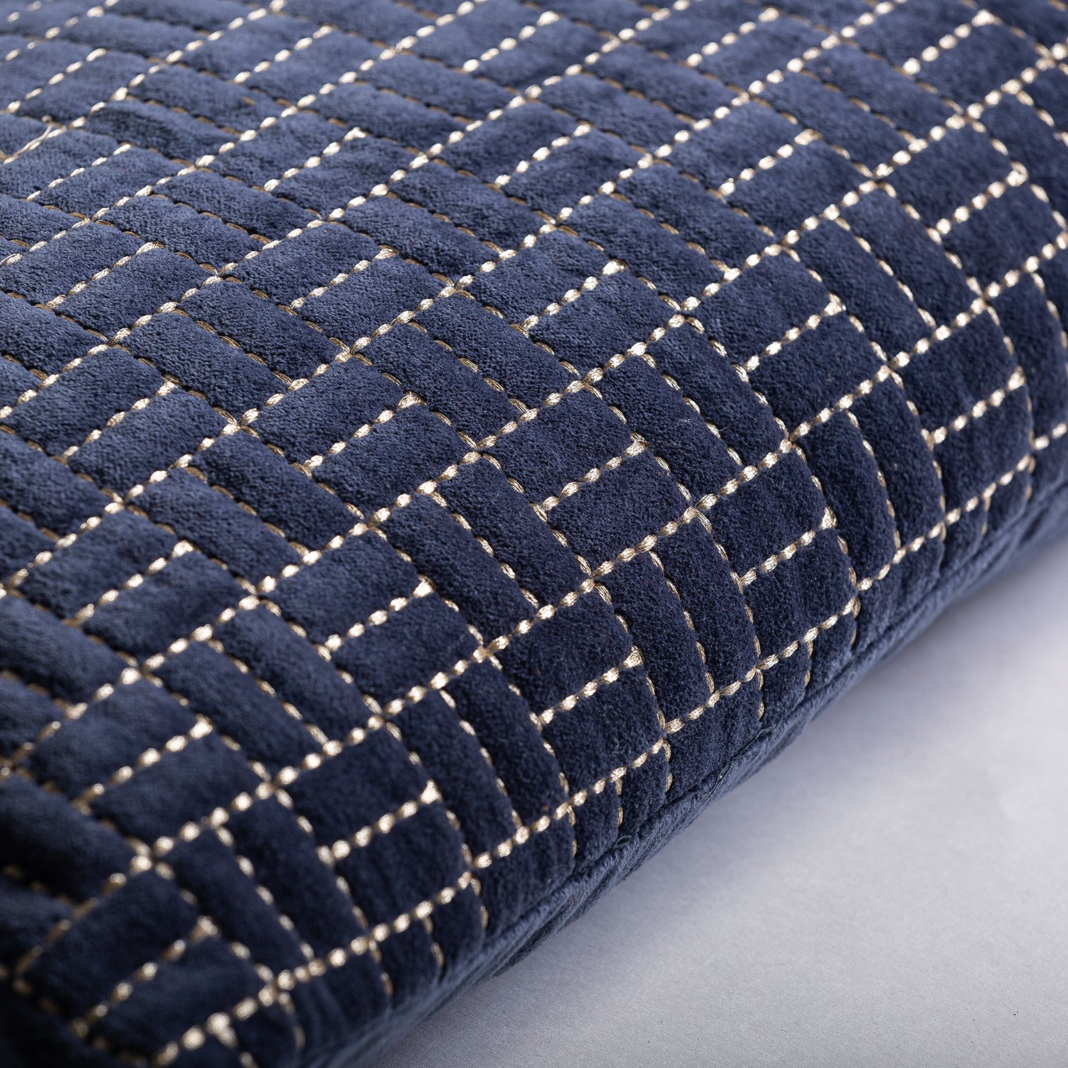 LIS CUSHION