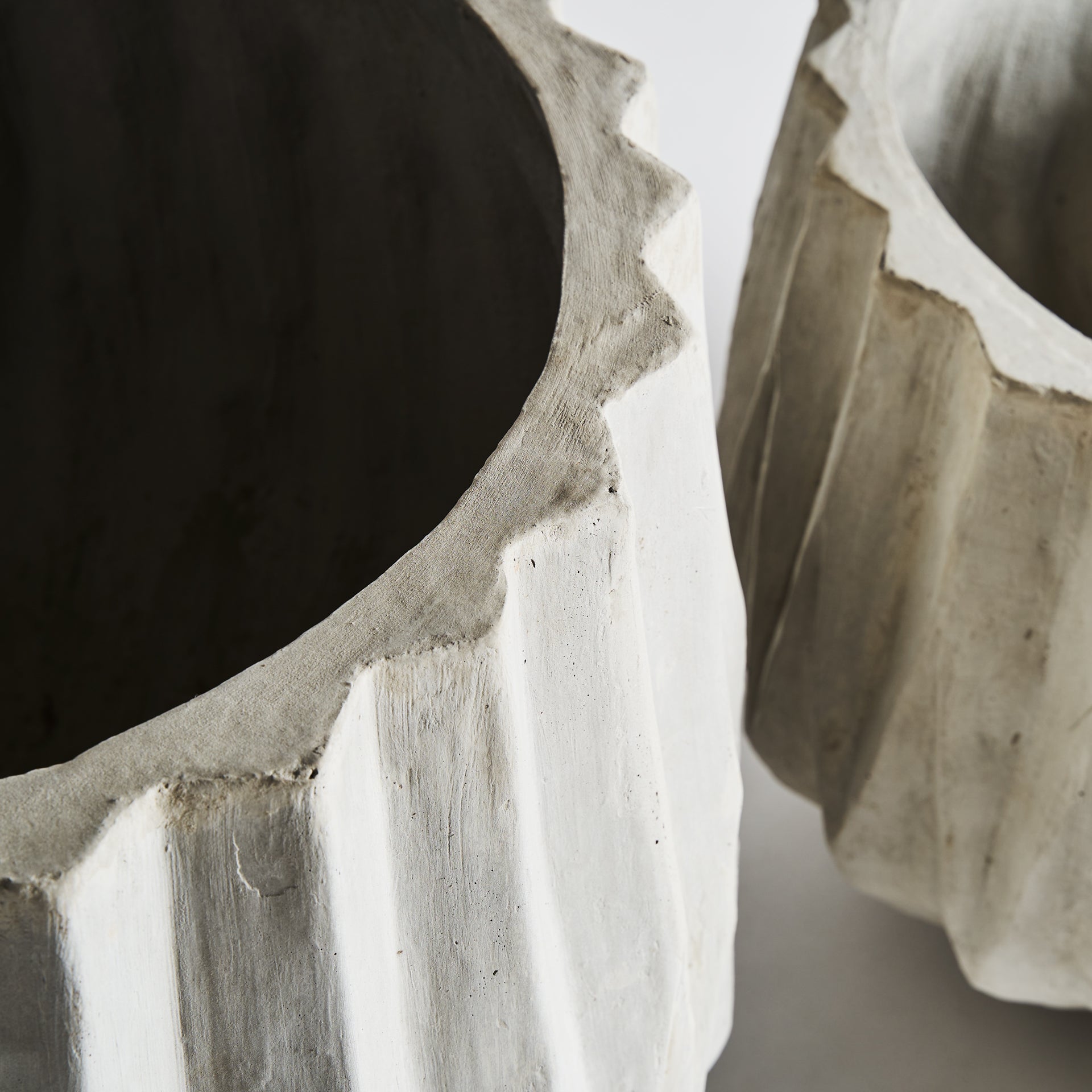Essing Contemporary Plant Pot Set - White Ceramic (Set of 2)