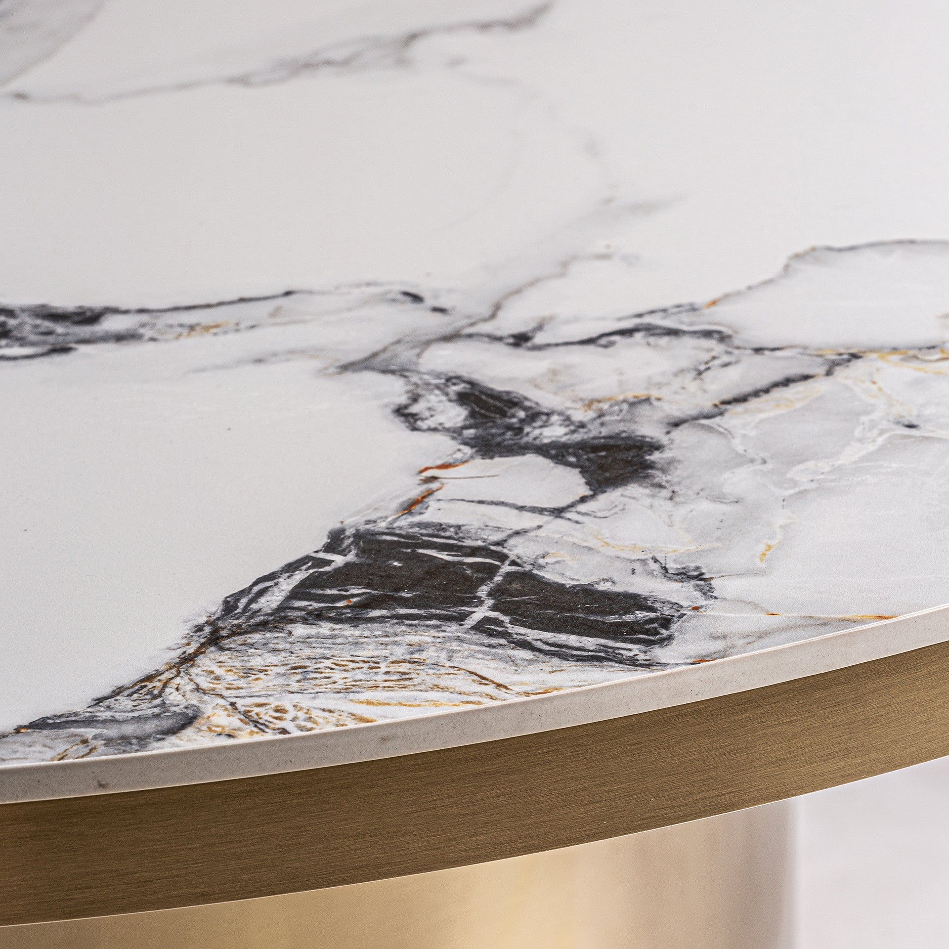 ASTACH DINING TABLE