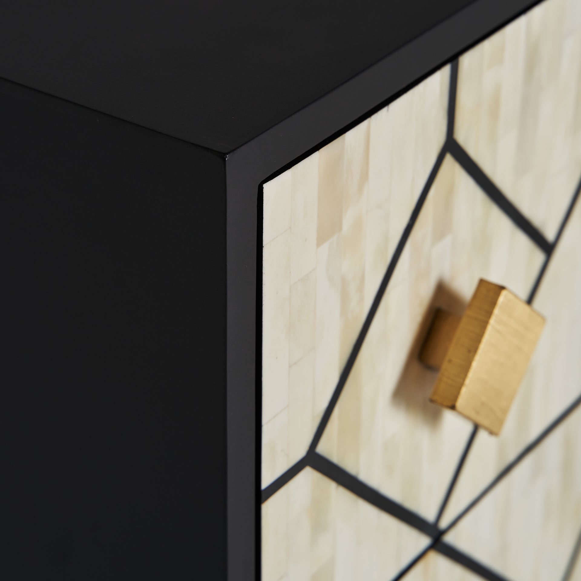 CHARMES CHEST OF DRAWERS