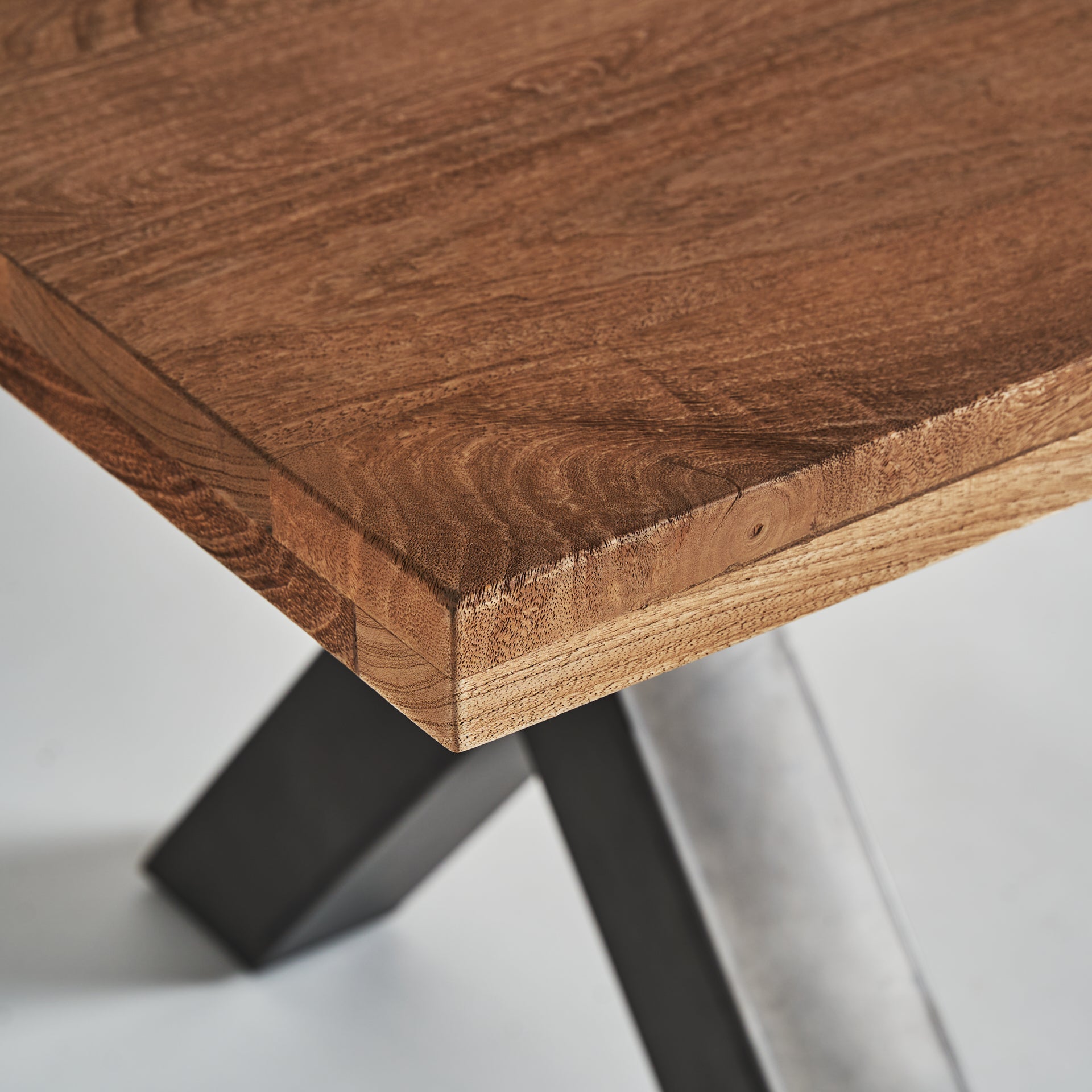 GARD DINING TABLE