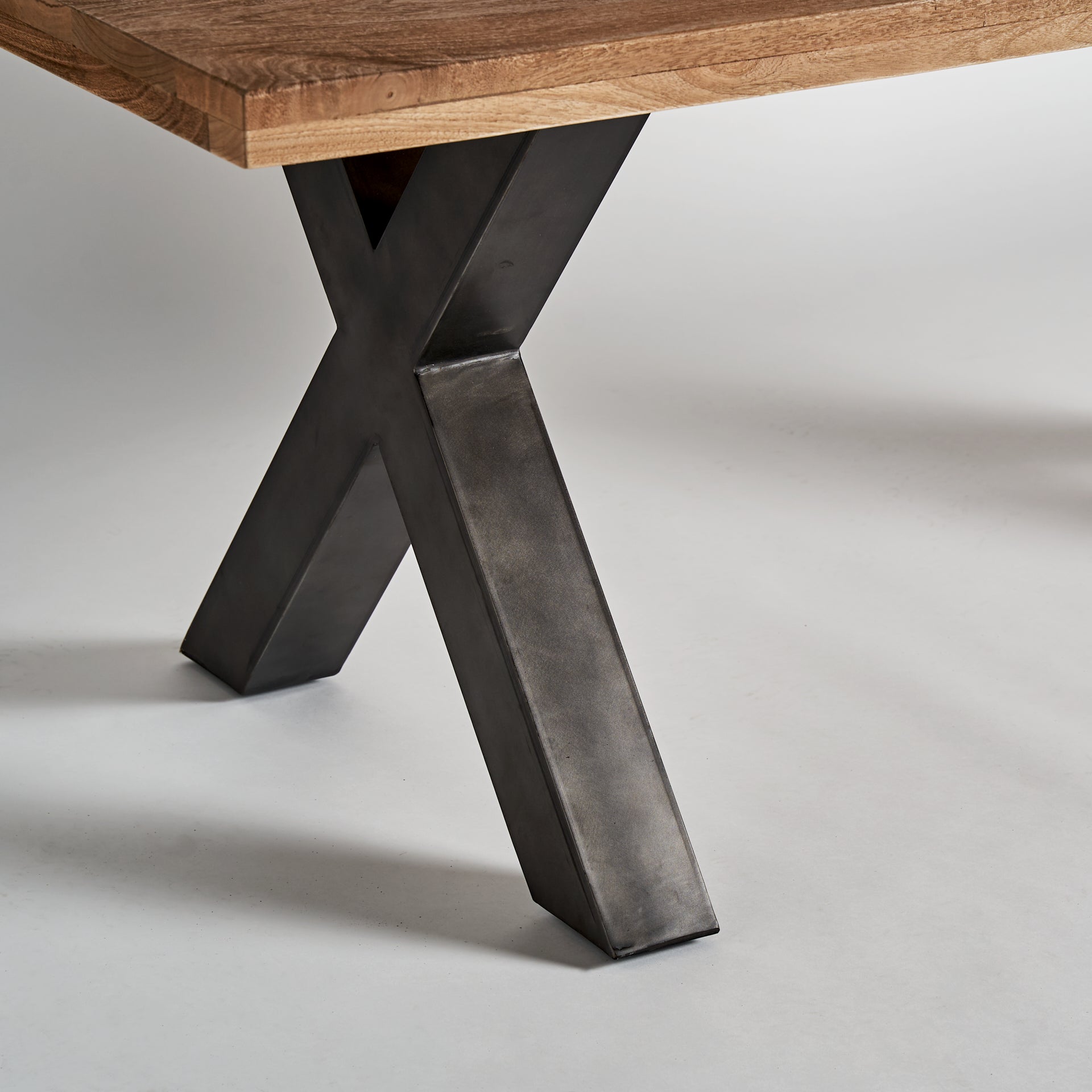 GARD DINING TABLE