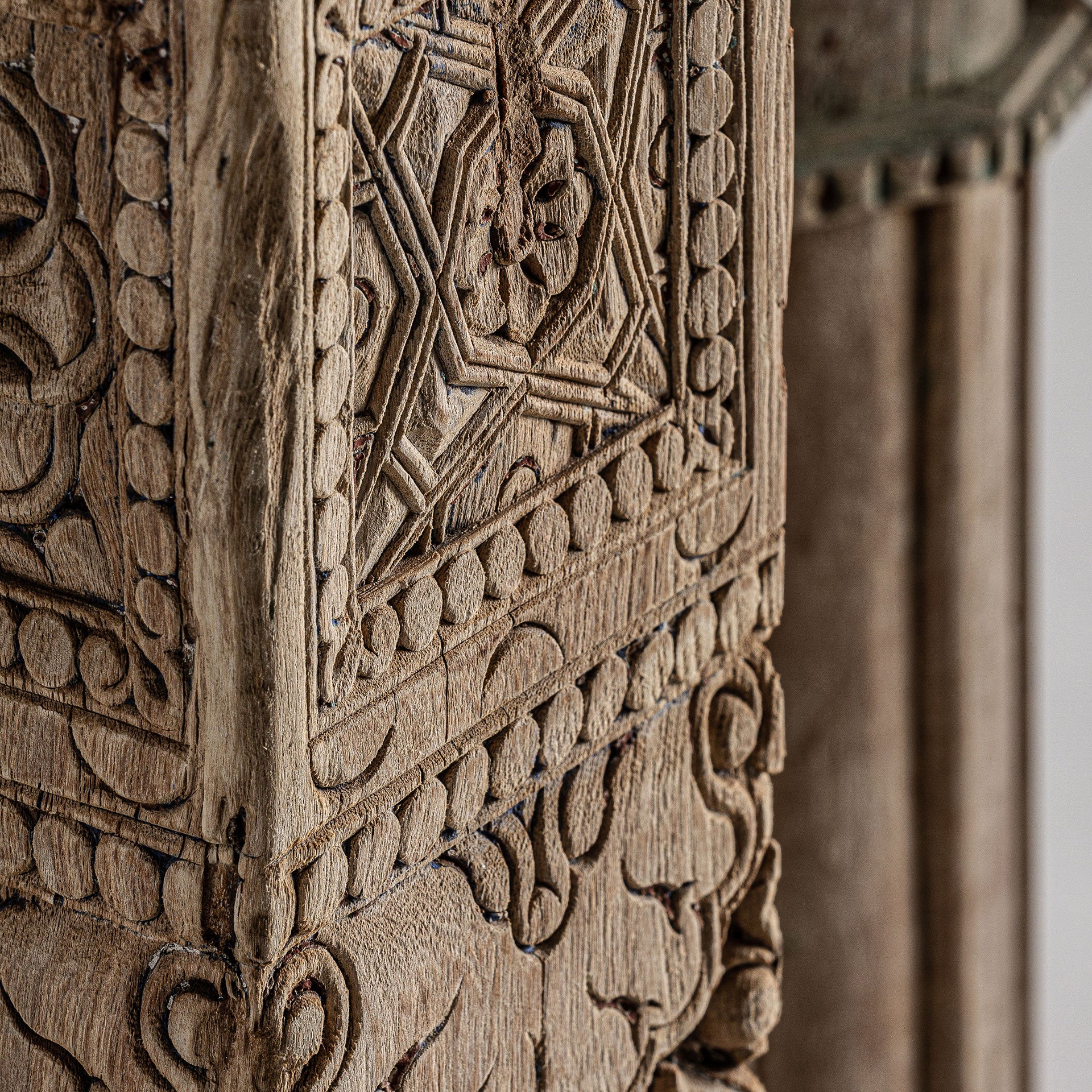 ASKALE COLUMN
