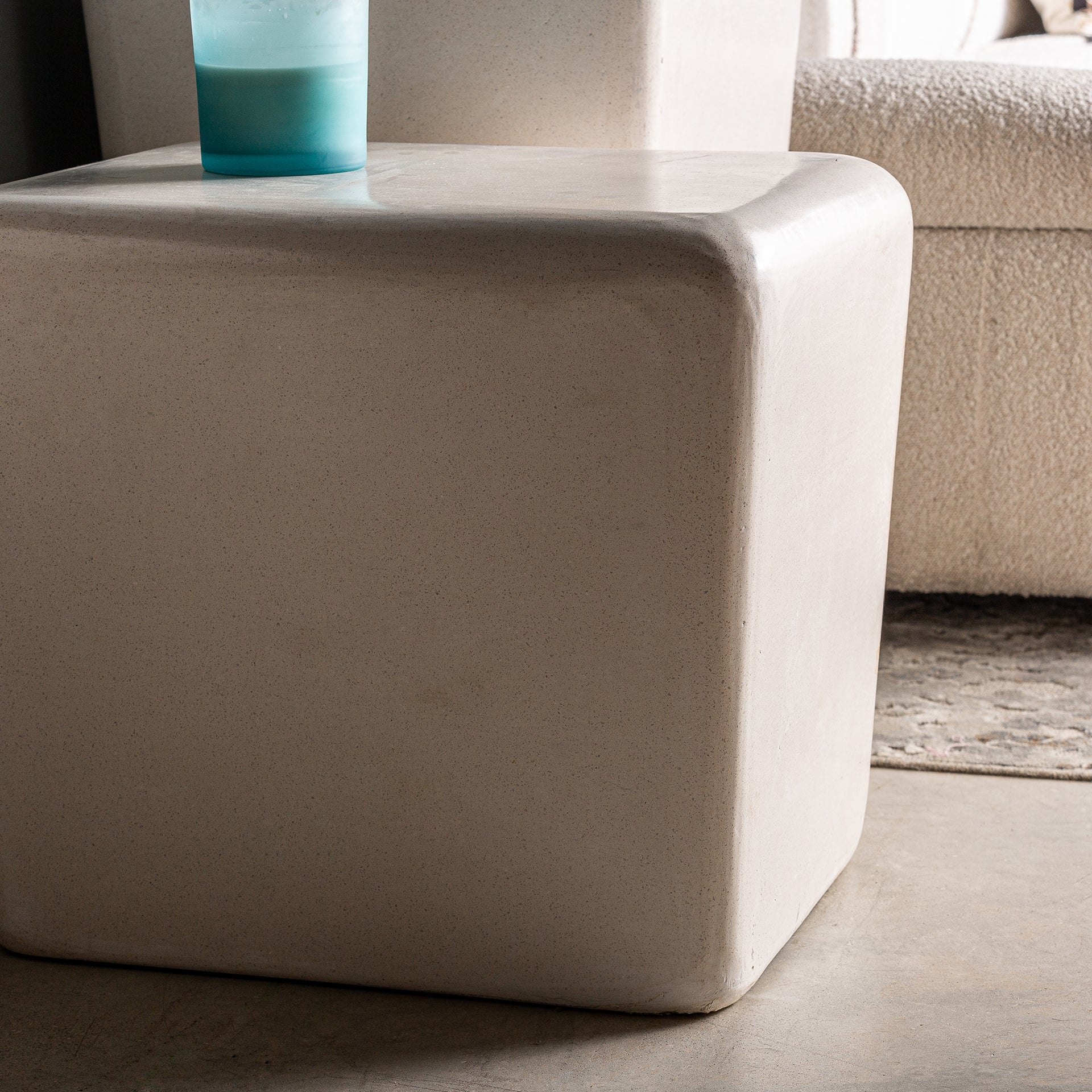 VASTO SIDE TABLE