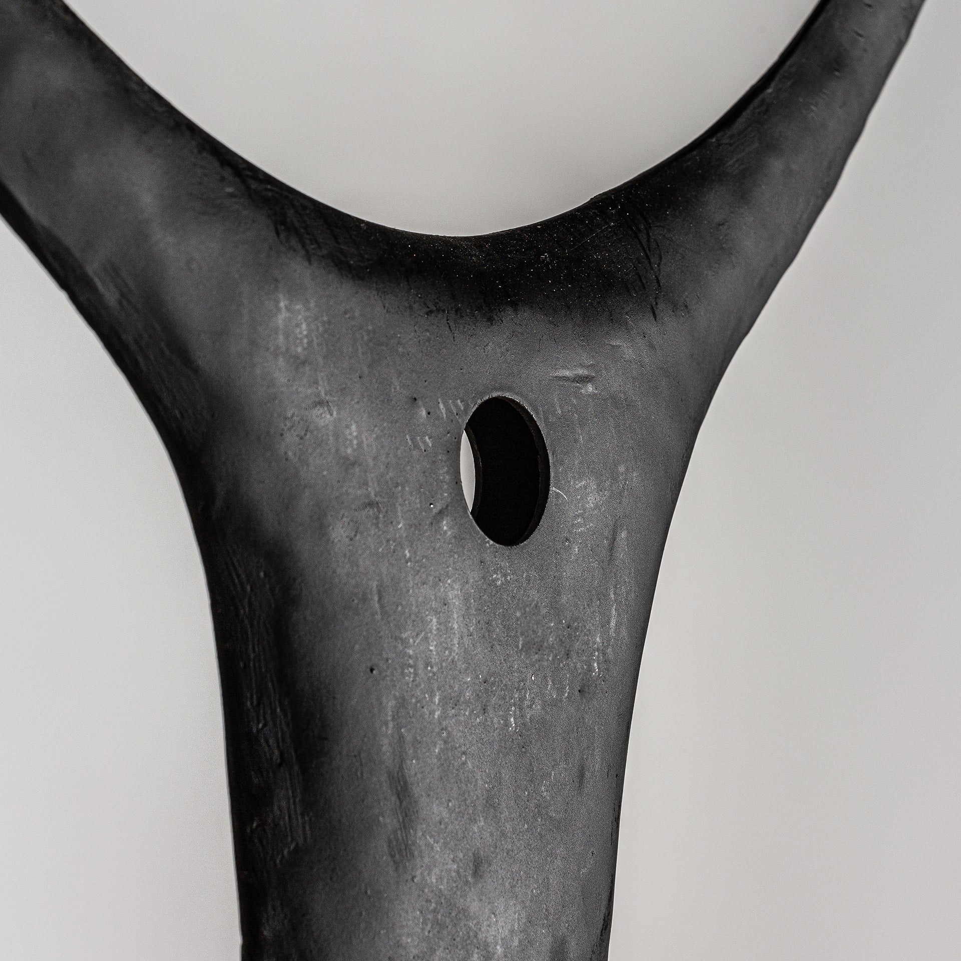 Svart Tribal Sculpture