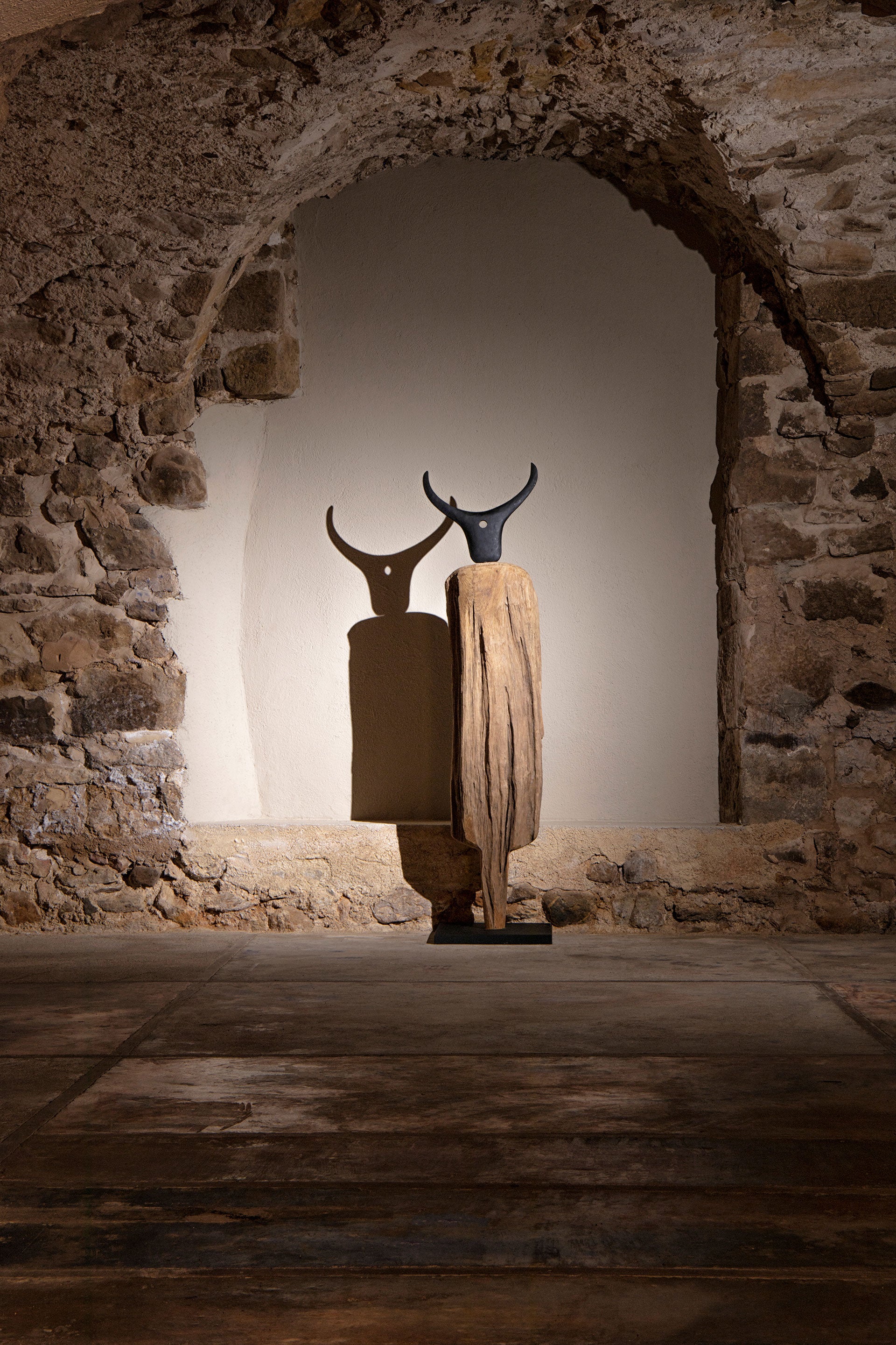 Svart Tribal Sculpture
