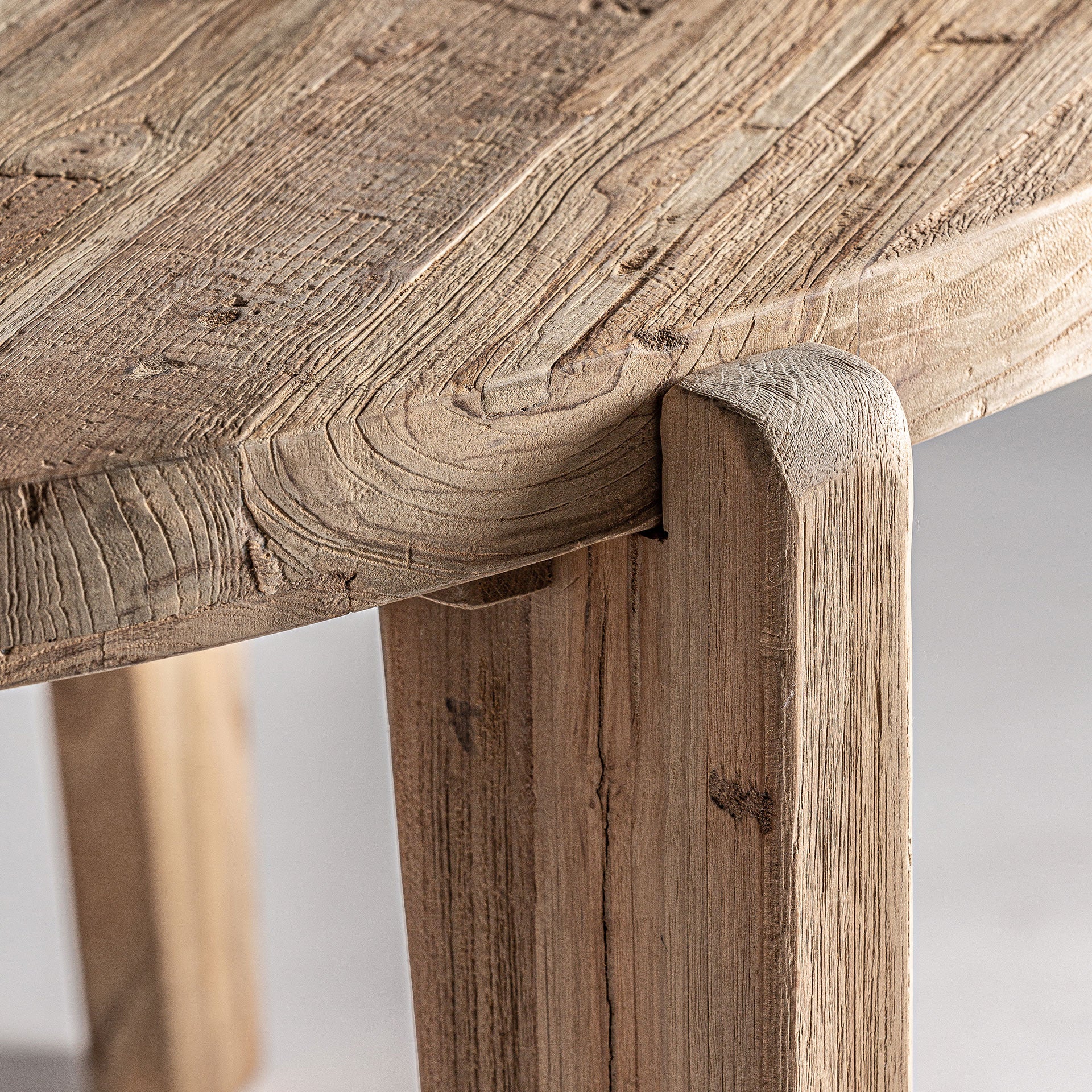 LUX DINING TABLE
