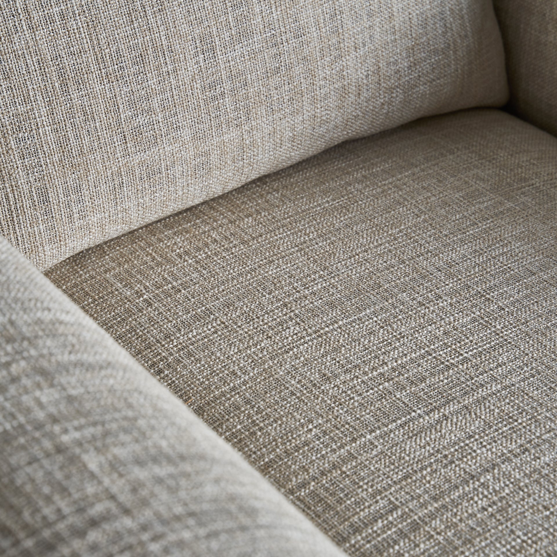 KARKA ARMCHAIR