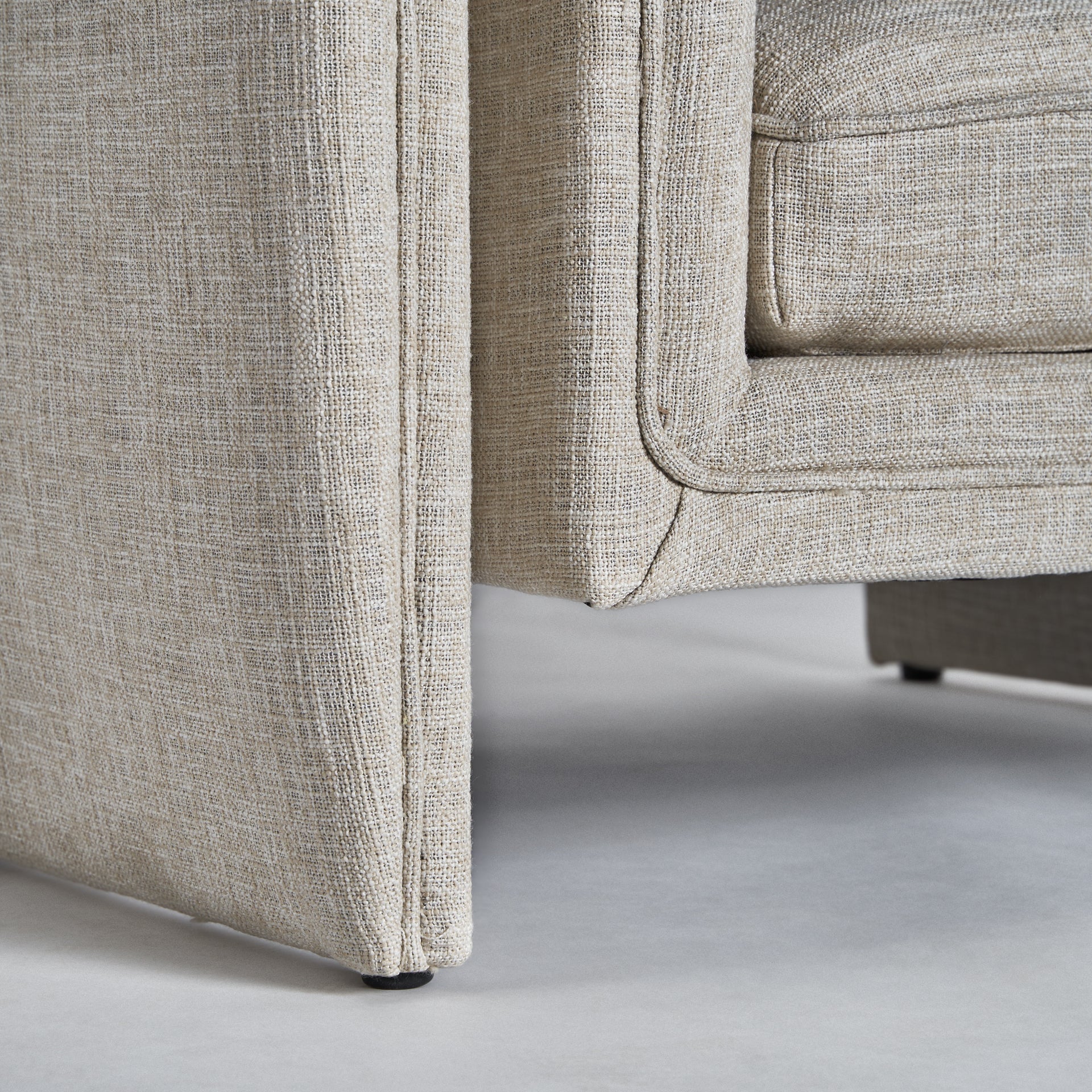 KARKA ARMCHAIR