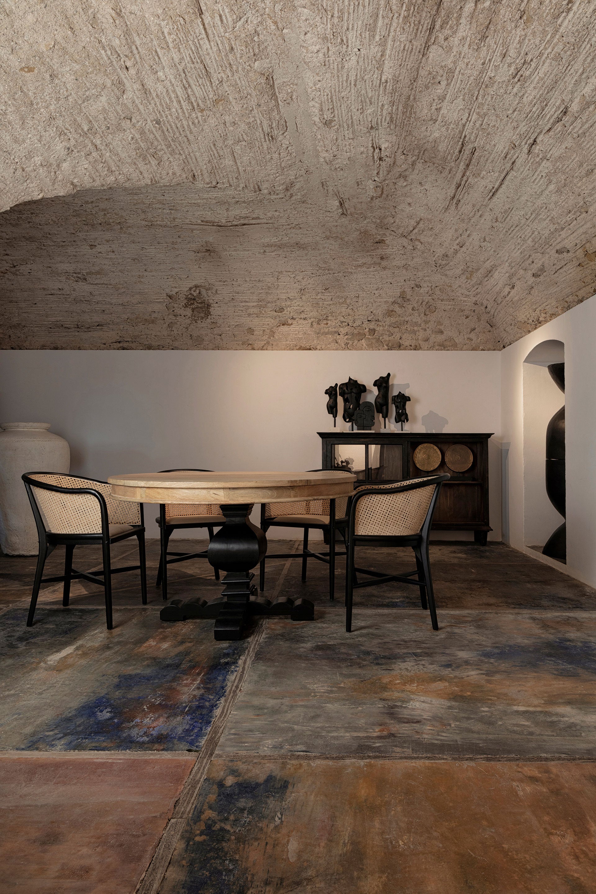 ABO DINING TABLE