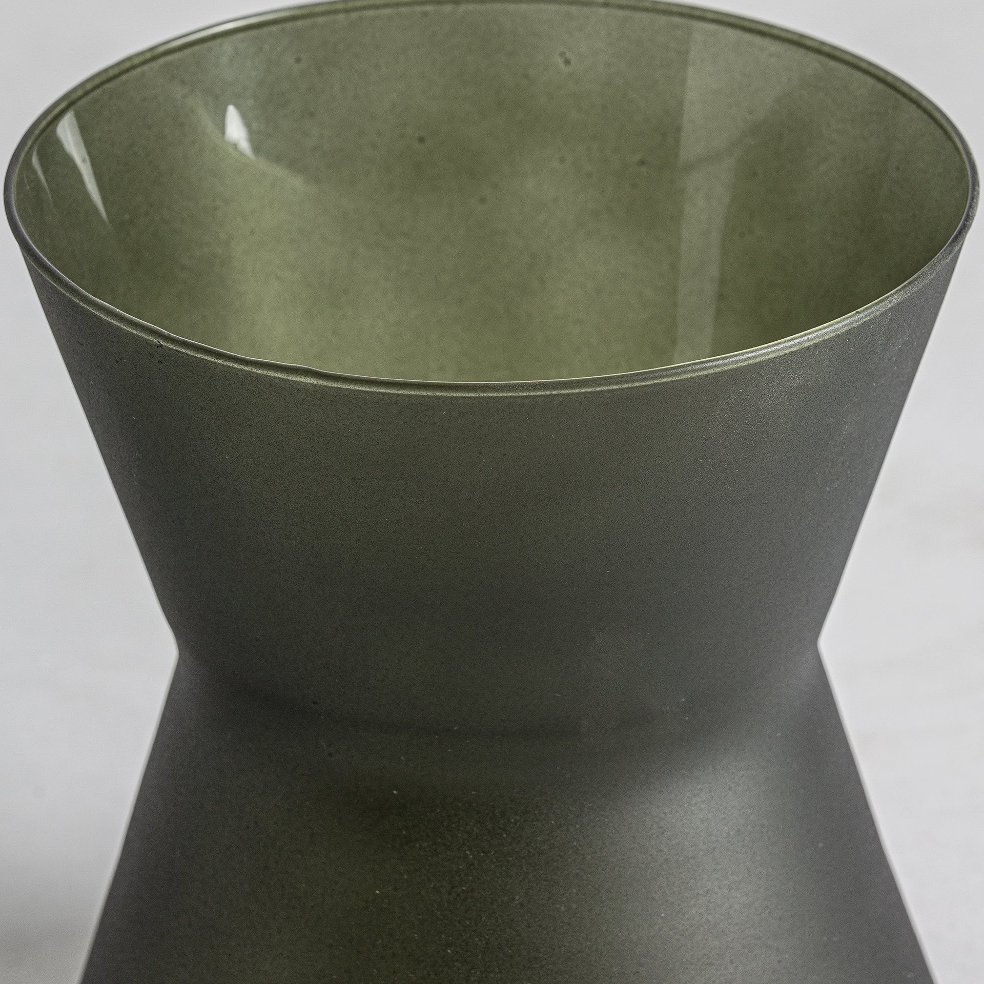 Nehoiu Contemporary Glass Vase – Green