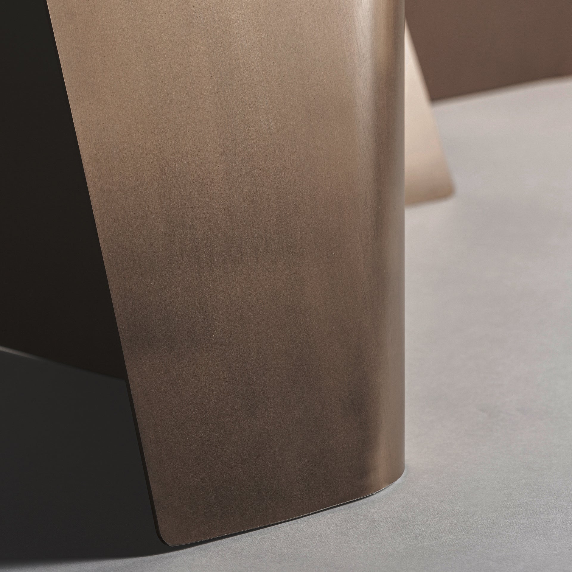 TUX Art Deco Dining Table - Brown Porcelain & Copper Steel