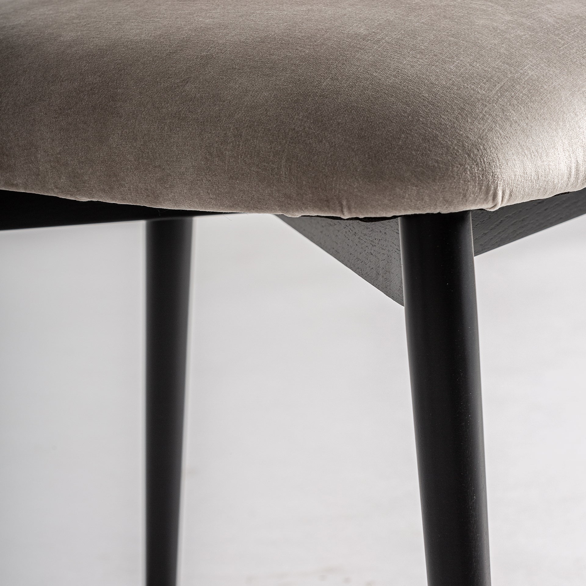 Zell Art Deco Chair — Beige Polyester & Black Maple Wood