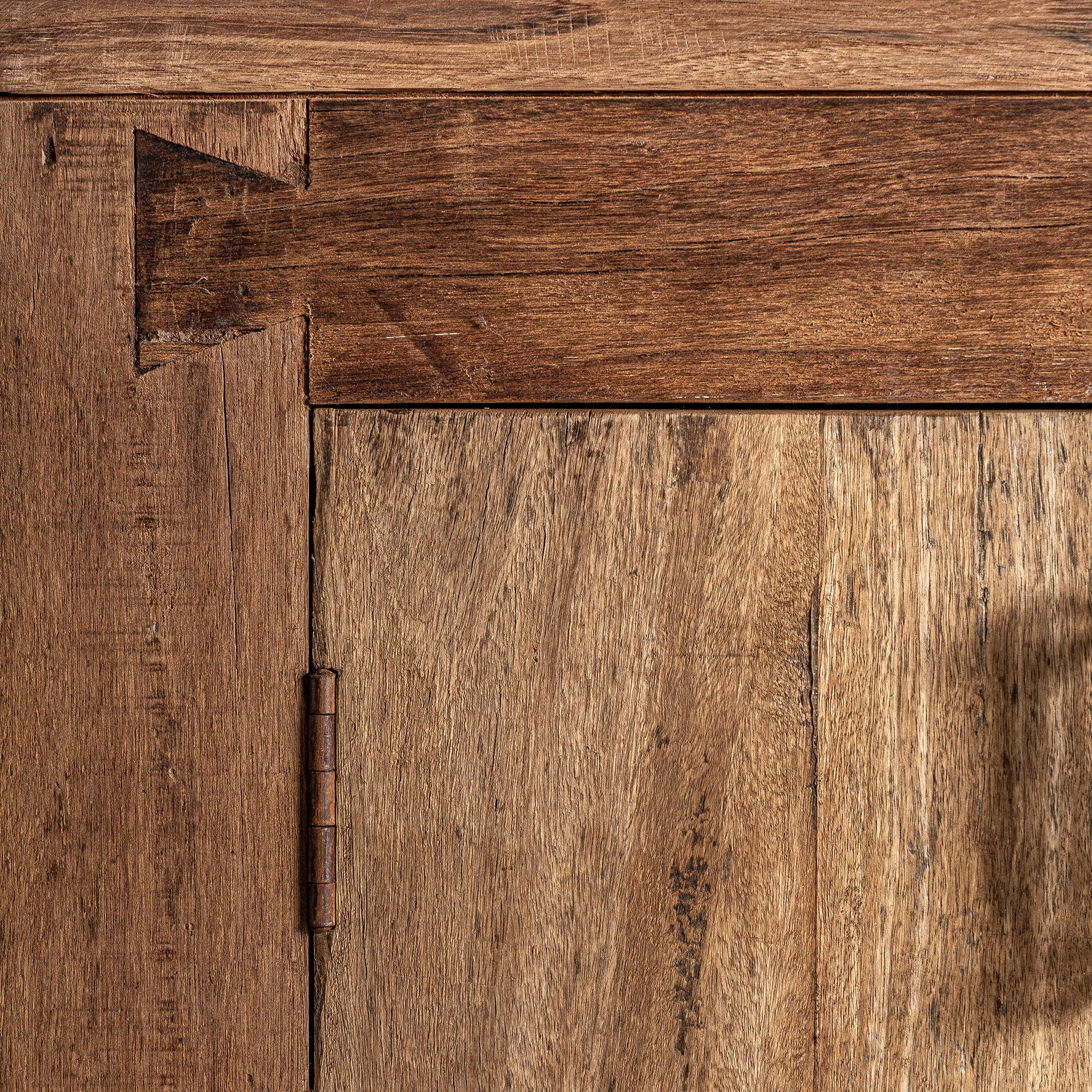 BACKLYN SIDEBOARD