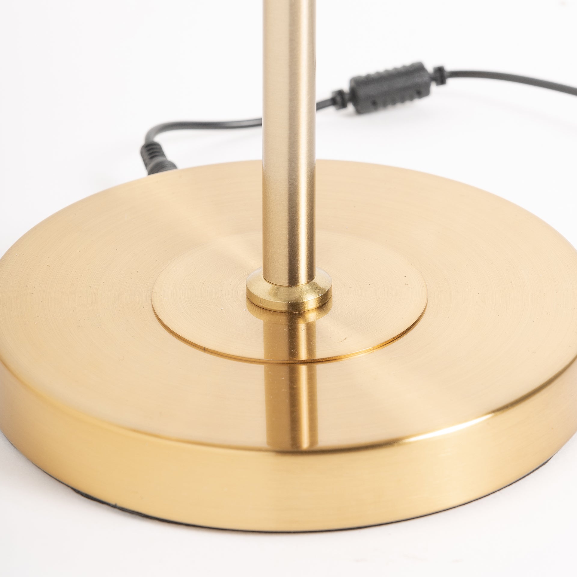 LESLIA TABLE LAMP