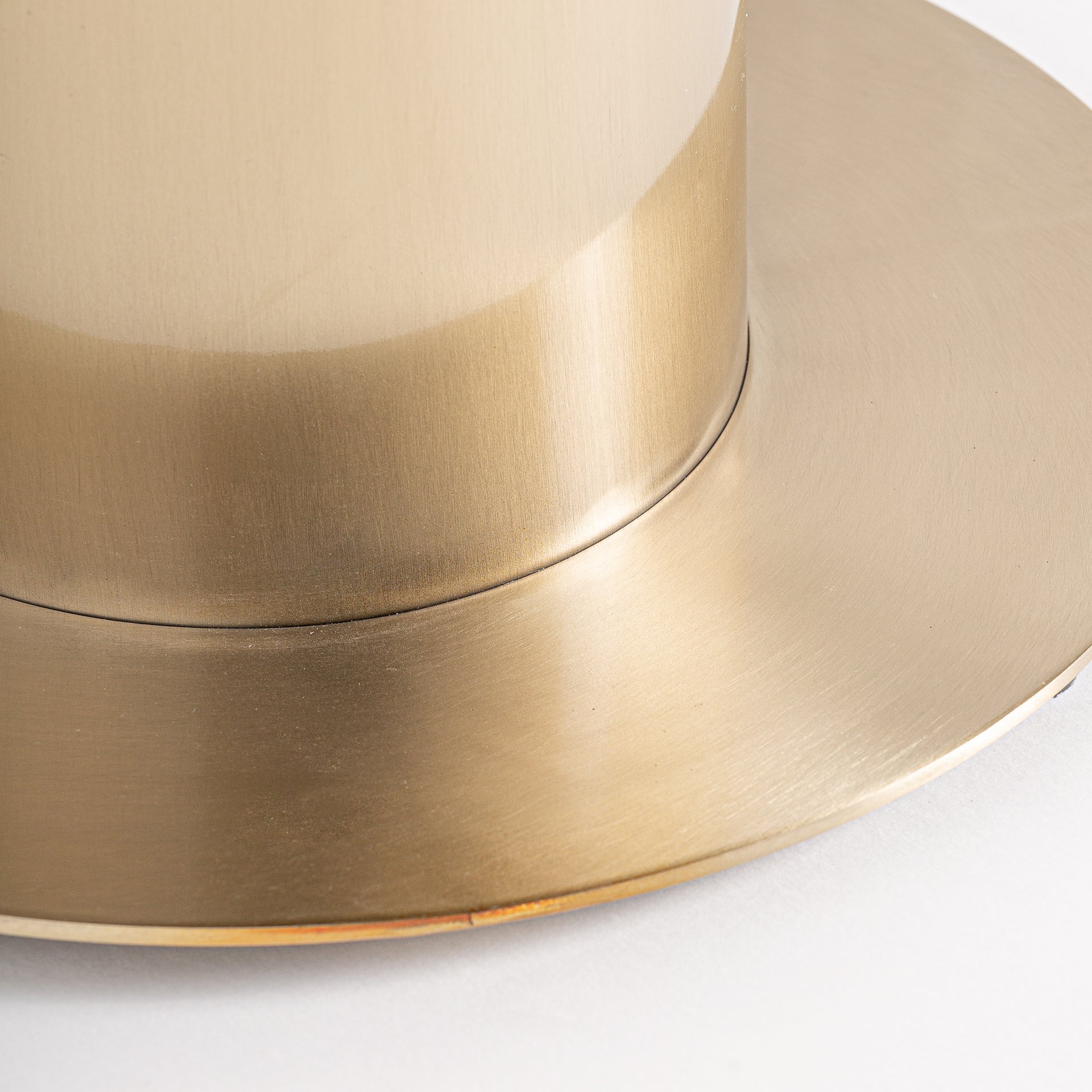Guldkant Art Deco Bar Table - White Steel & Gold Porcelain Tile