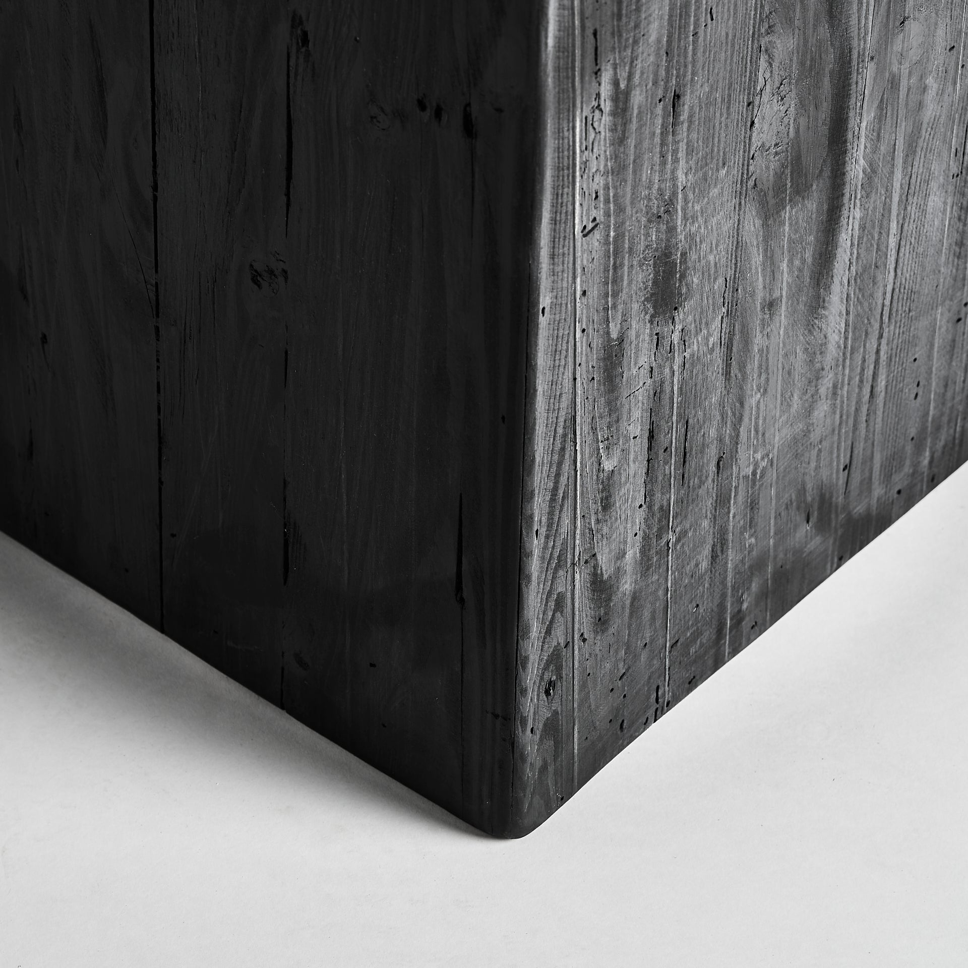 VIEVY PEDESTAL