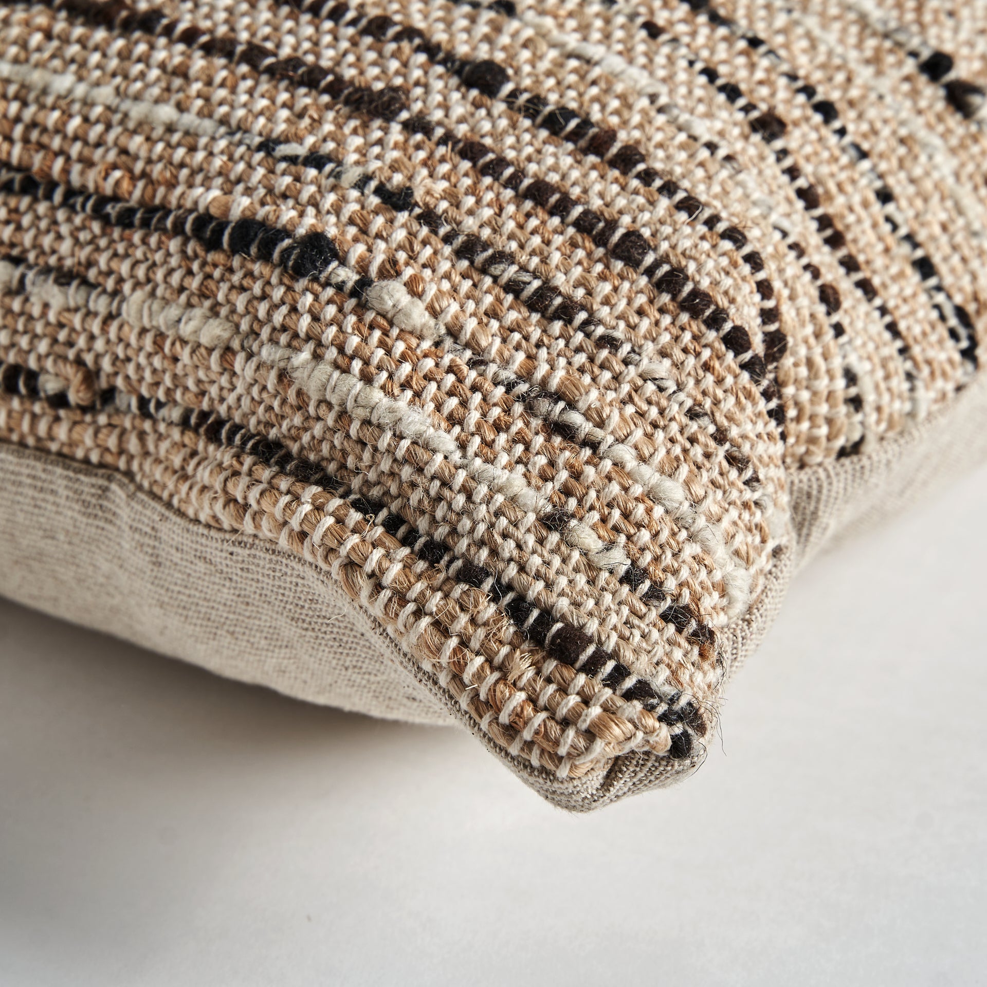 MITTET CUSHION