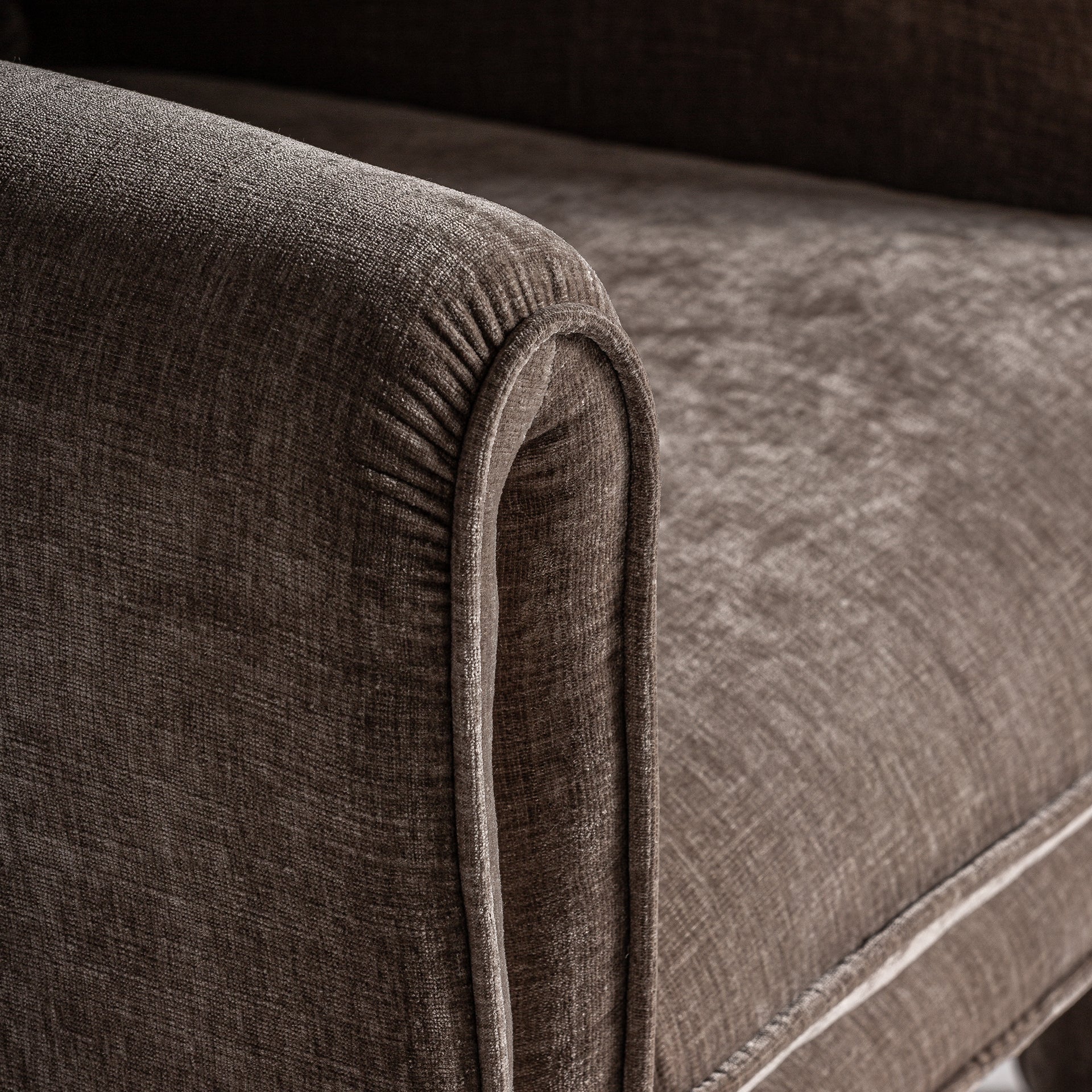 KARKA ARMCHAIR