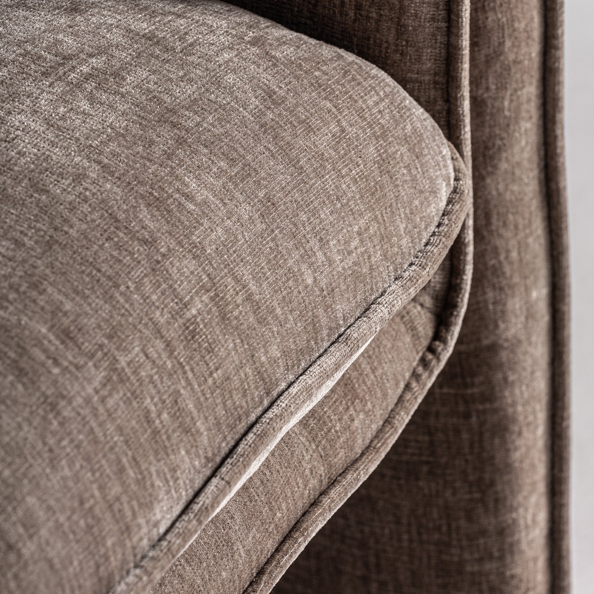 KARKA ARMCHAIR