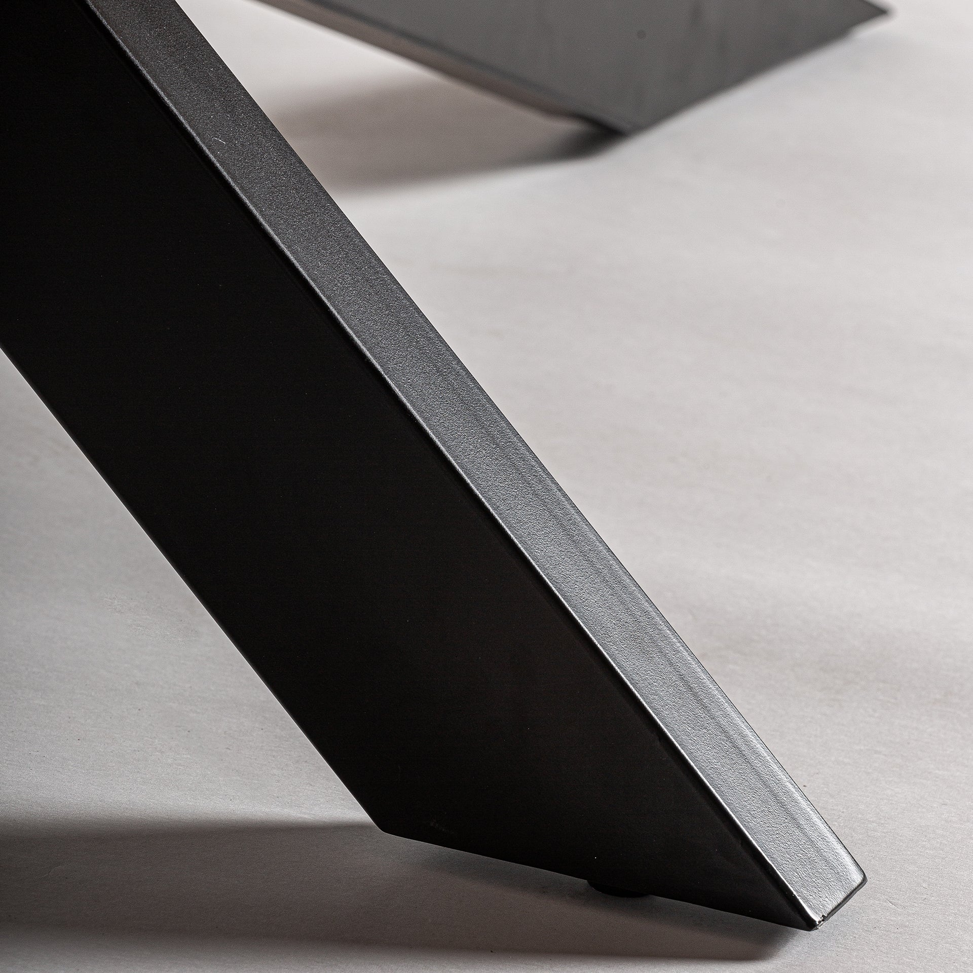 VIBORG DINING TABLE