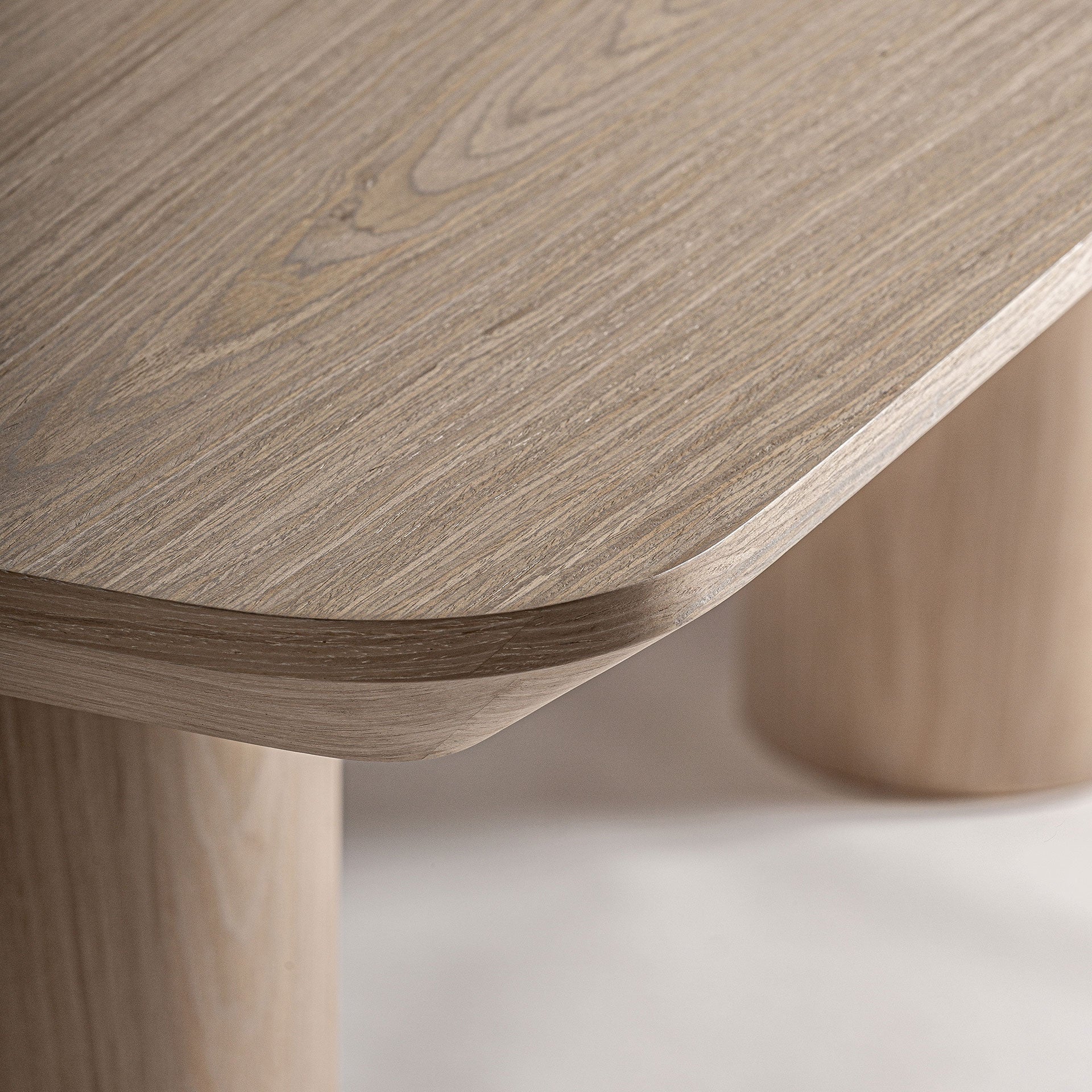 PRAYSSAC DINING TABLE
