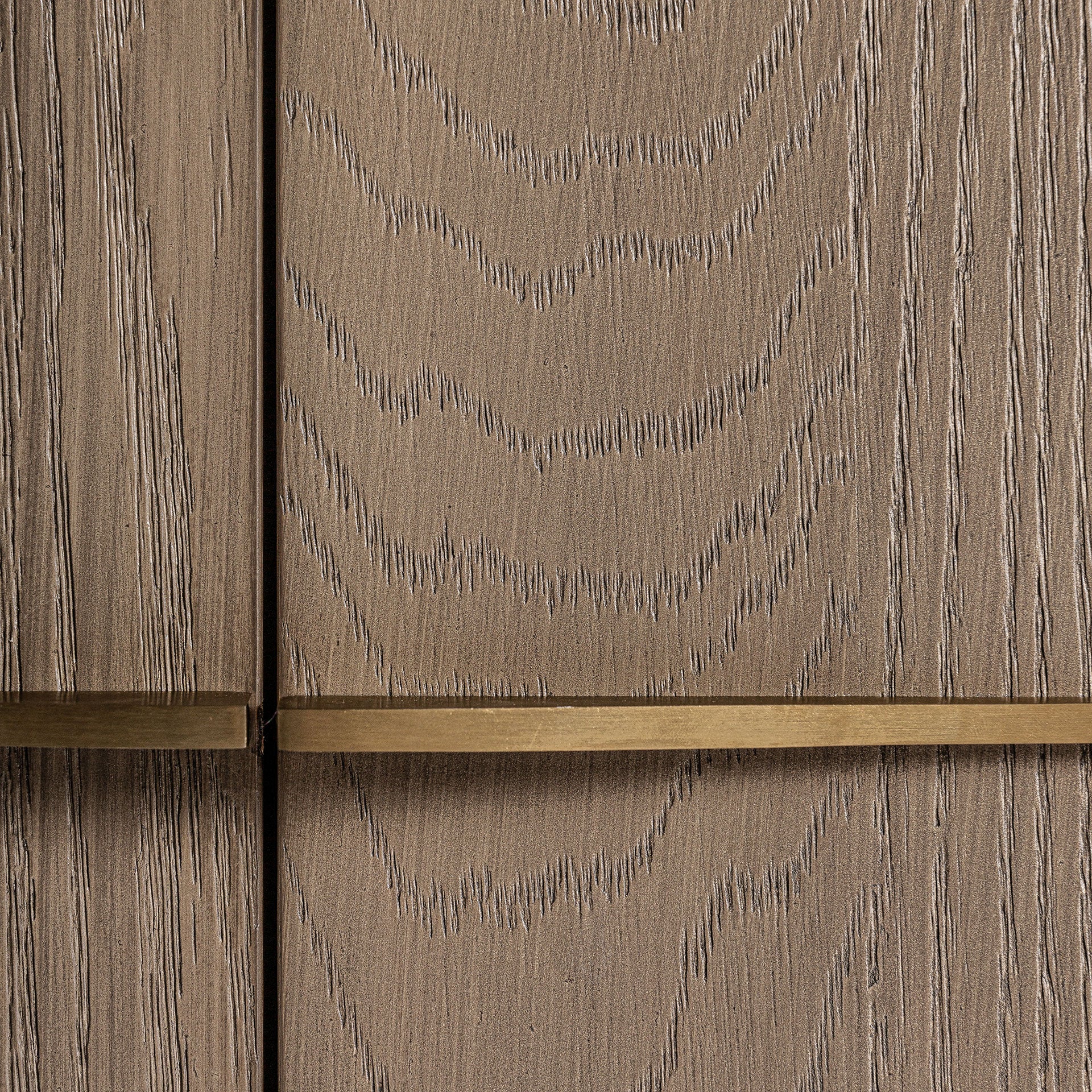 USSEL WARDROBE