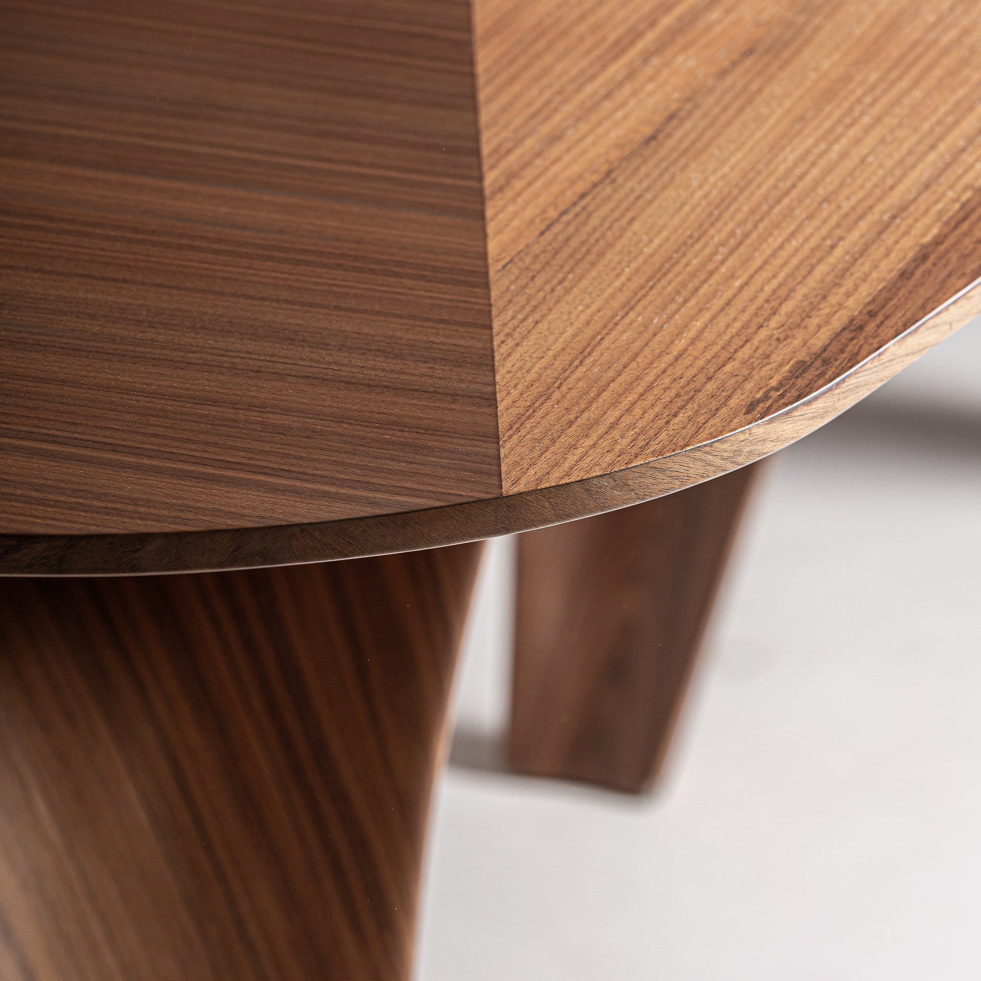 BILZEN DINING TABLE