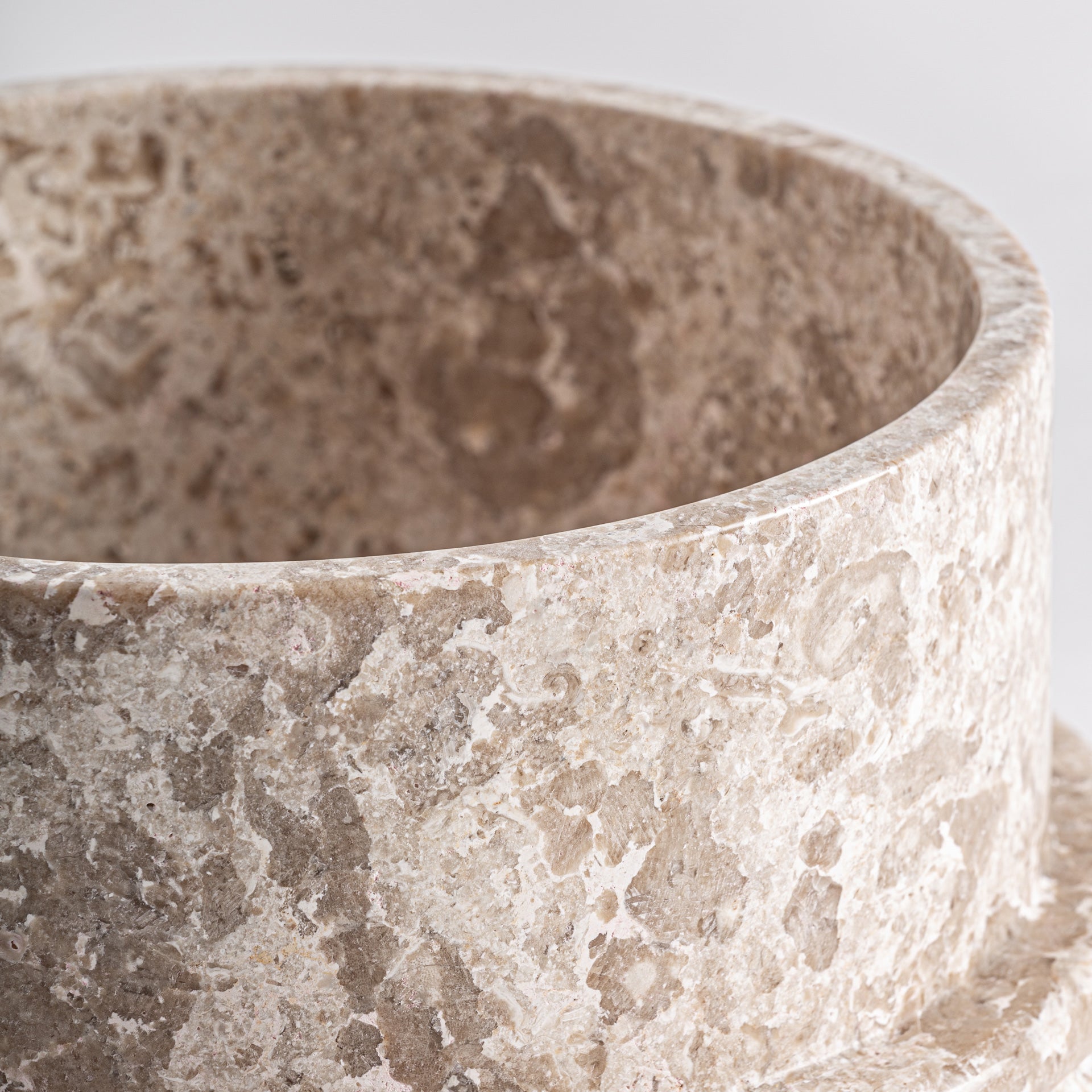Trava Marble Centerpiece – Contemporary Beige Stone Décor