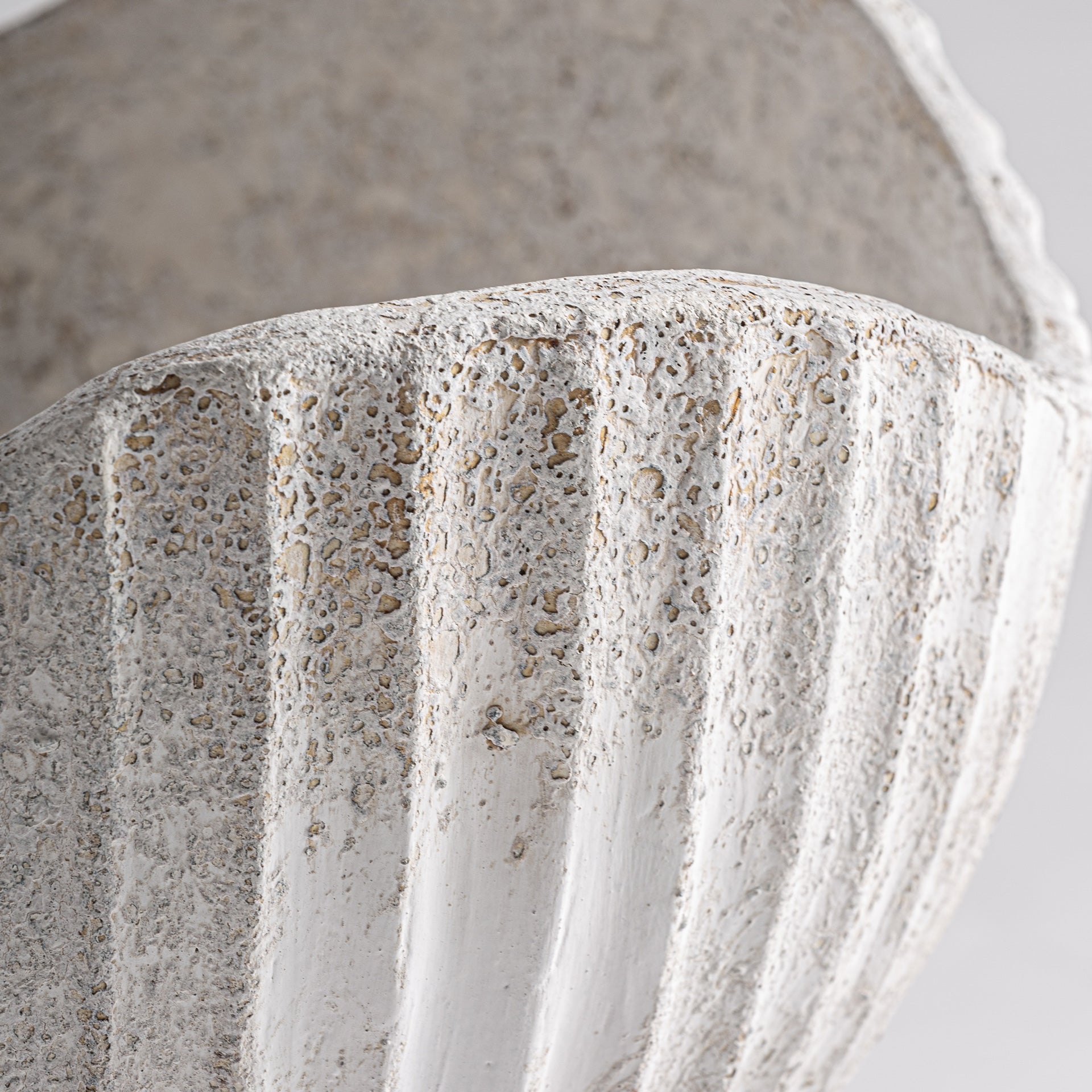 Lumo Textured Terracotta Centerpiece - Off White Contemporary Table Decor