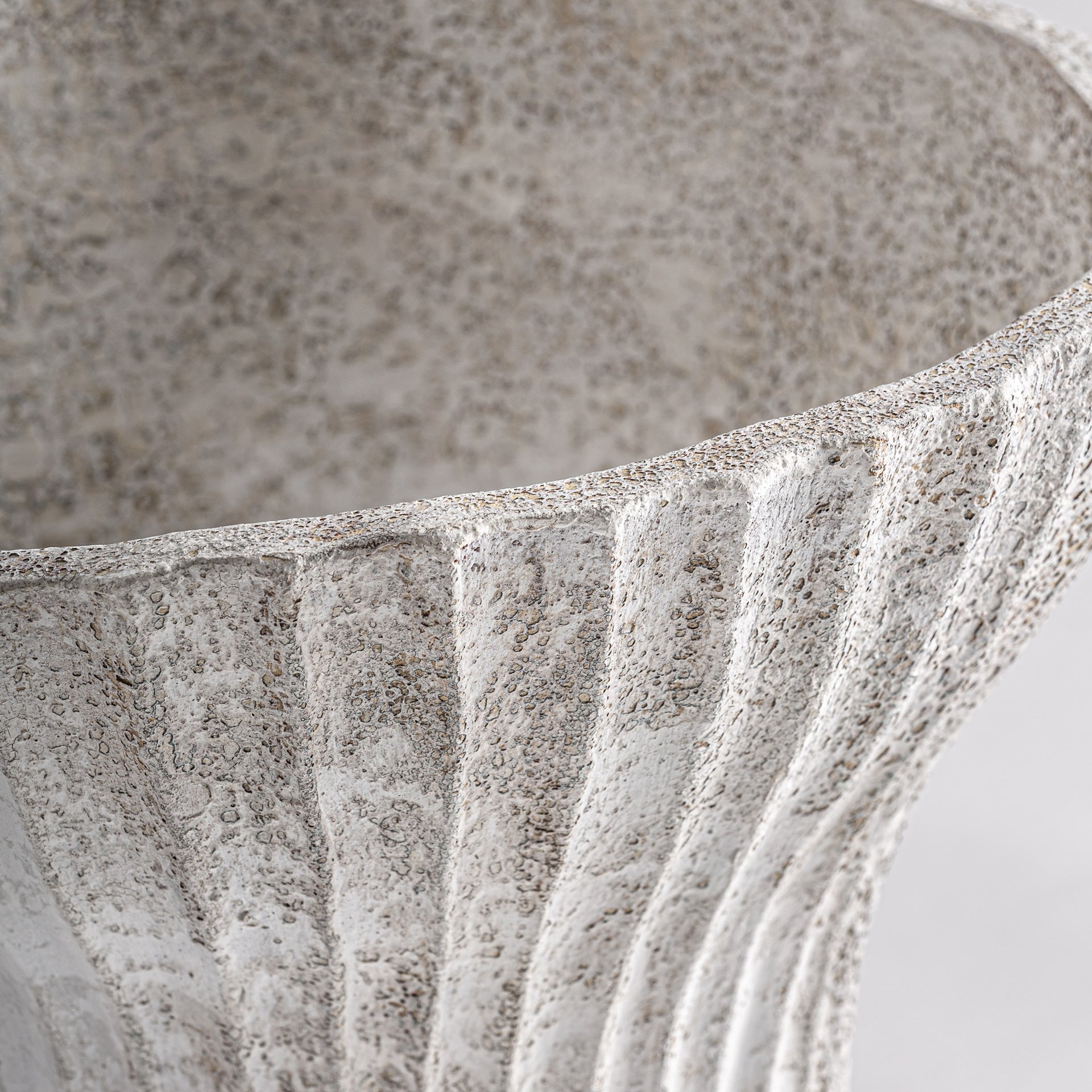LUMO Terracotta Centerpiece - Off White Textured Contemporary Design