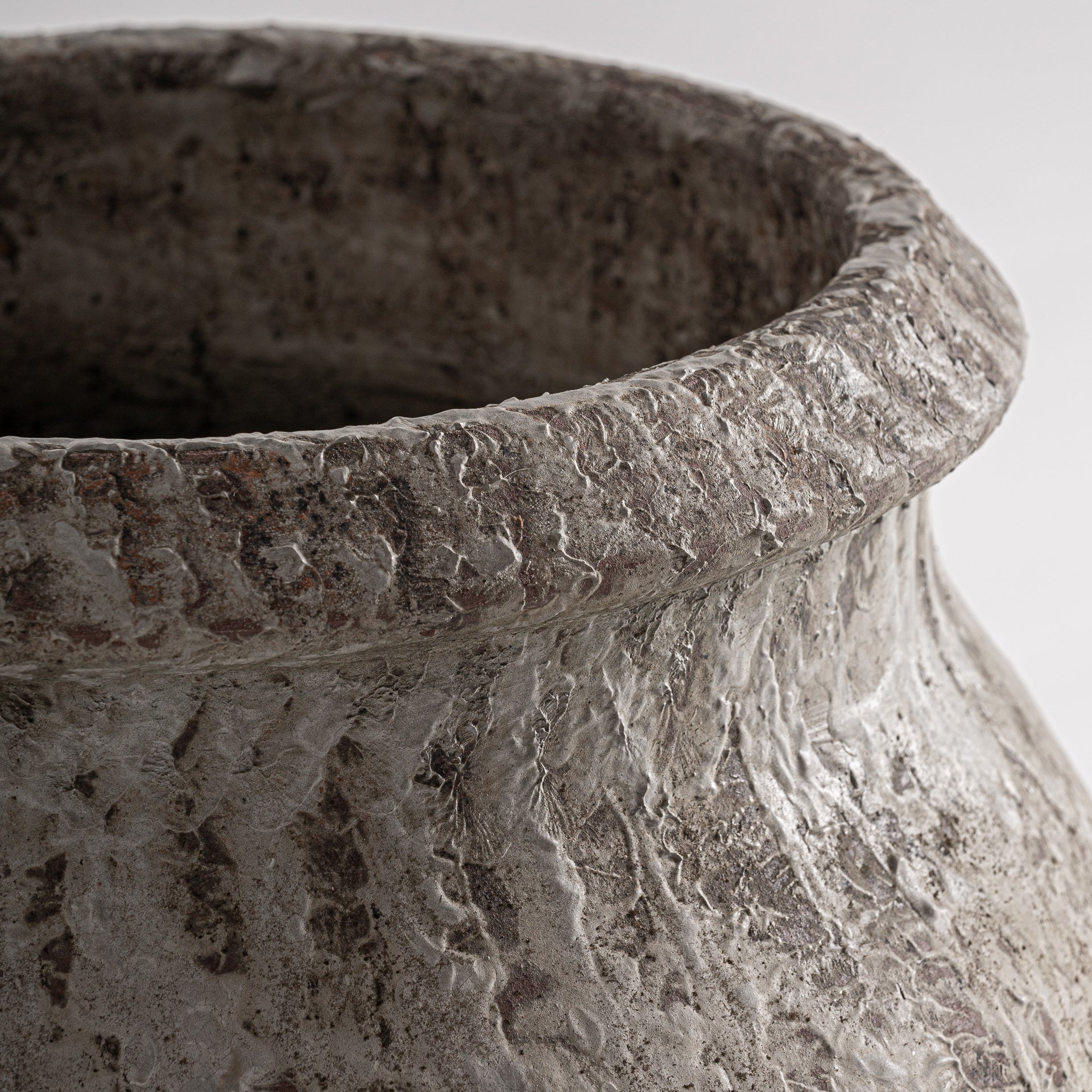 Ninhae Classic Terracotta Vase – Distressed Grey