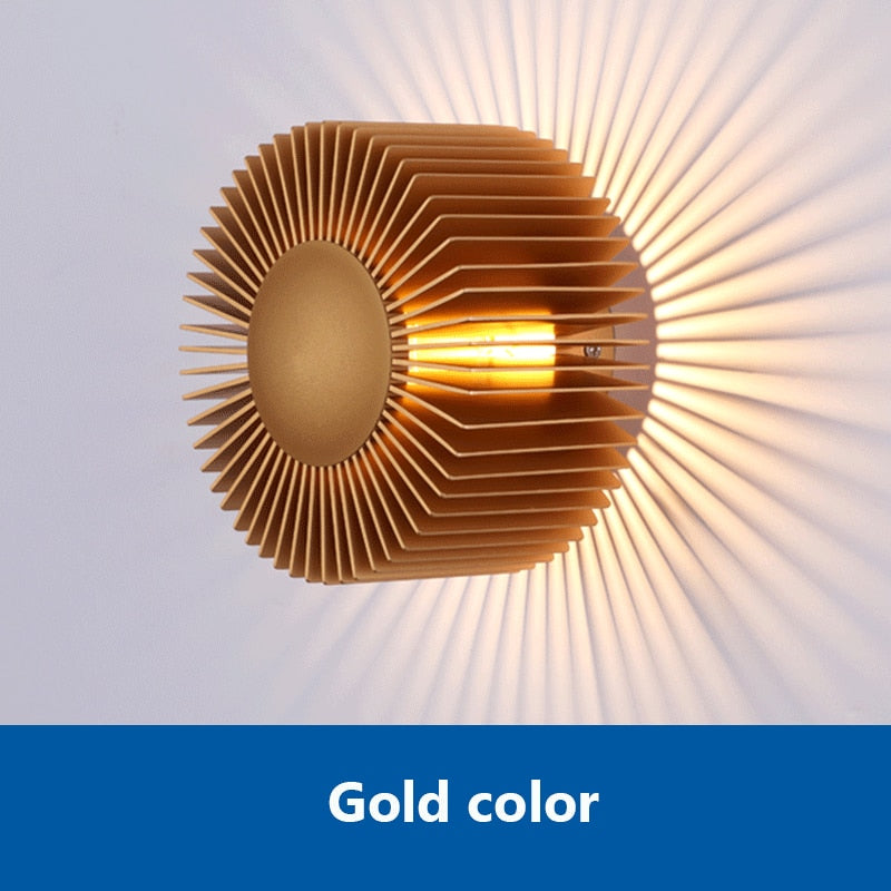 SkandiShop Modern Aluminum Wall Sconce